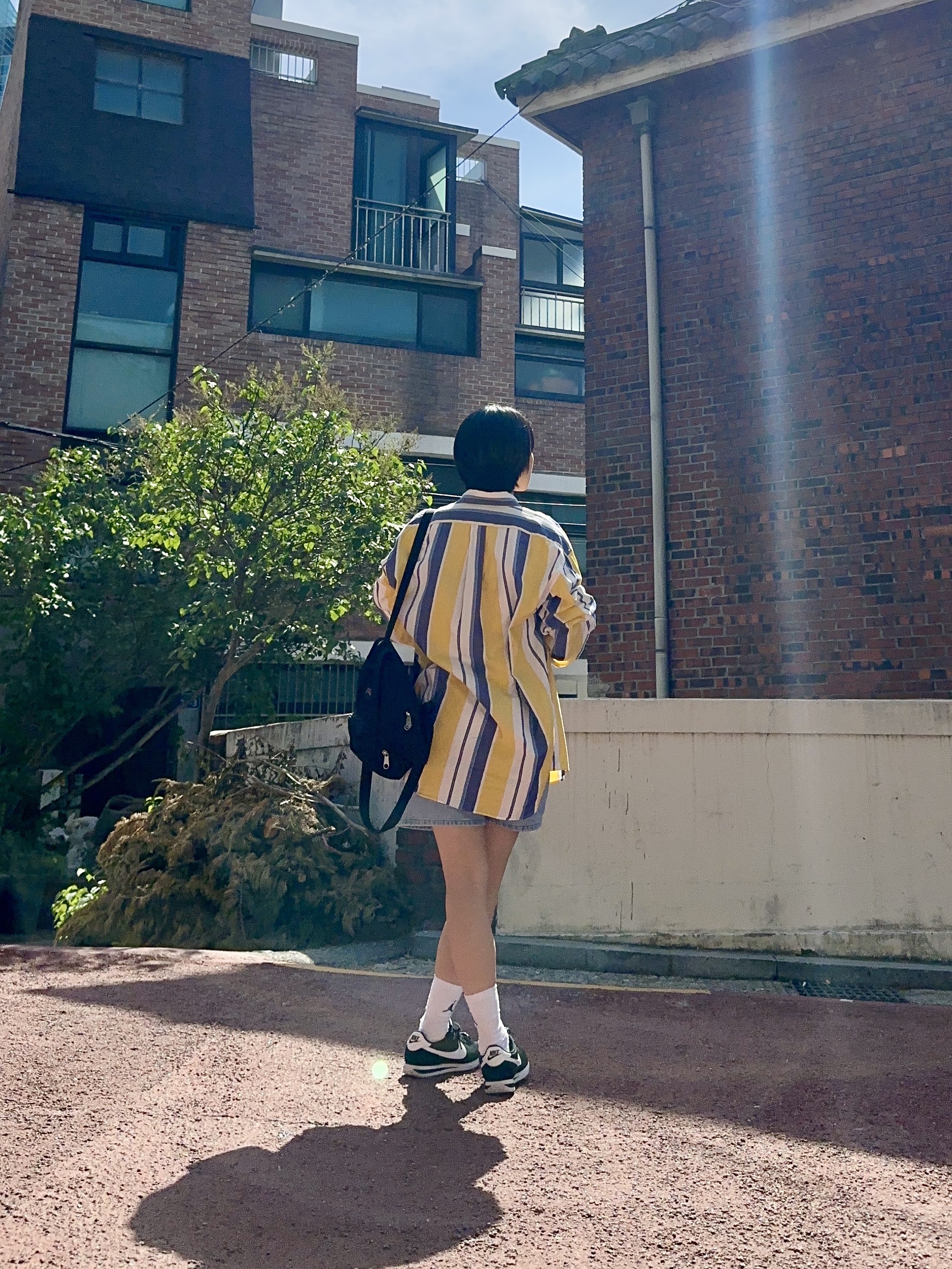 (W) Nike Cortez Black and White, Jansport Half Pint Mini Backpack Black 착용 스타일 - 1