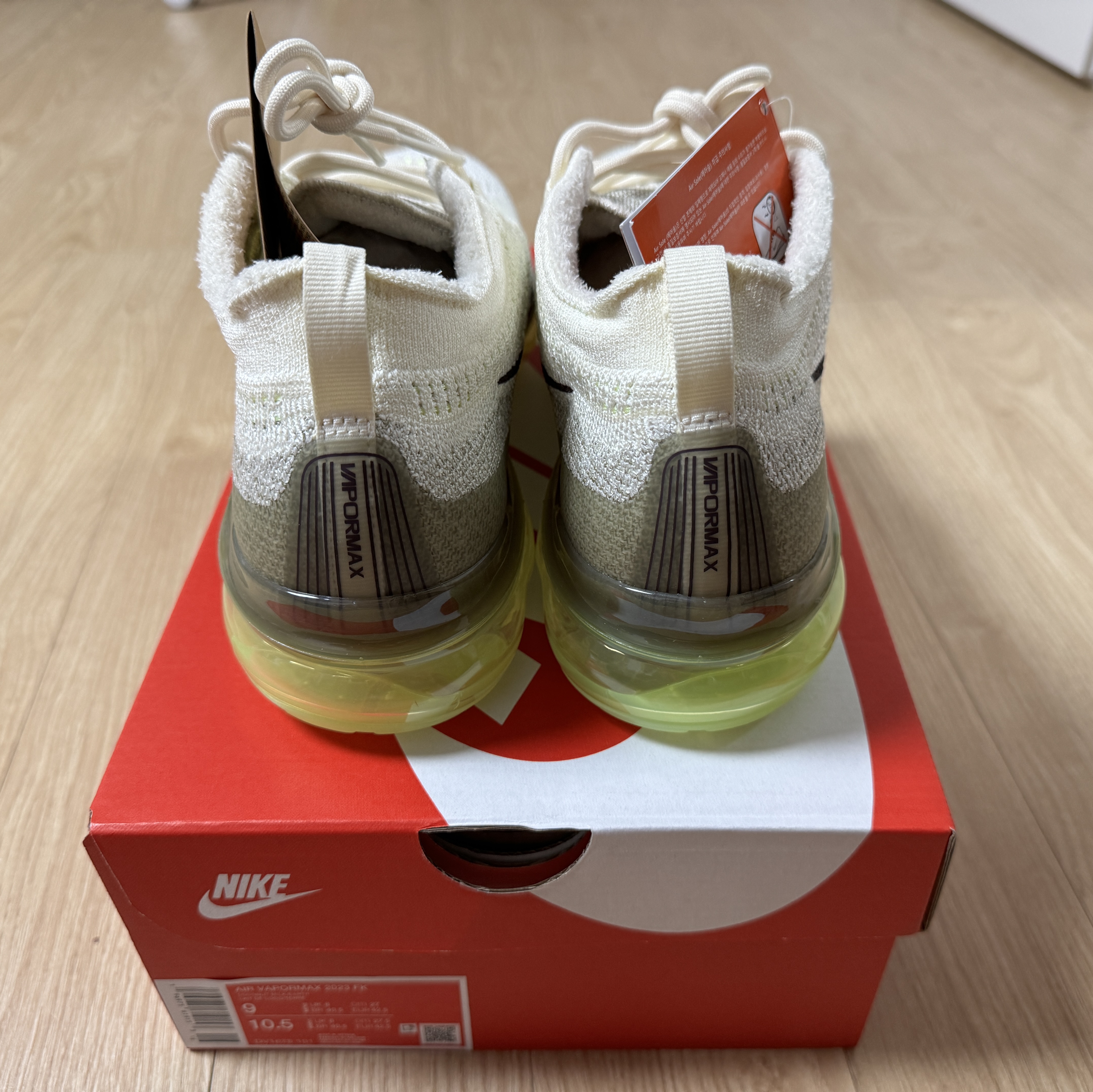Nike Air Vapormax 2023 Flyknit Coconut Milk Neutral Olive 착용 스타일 - 4