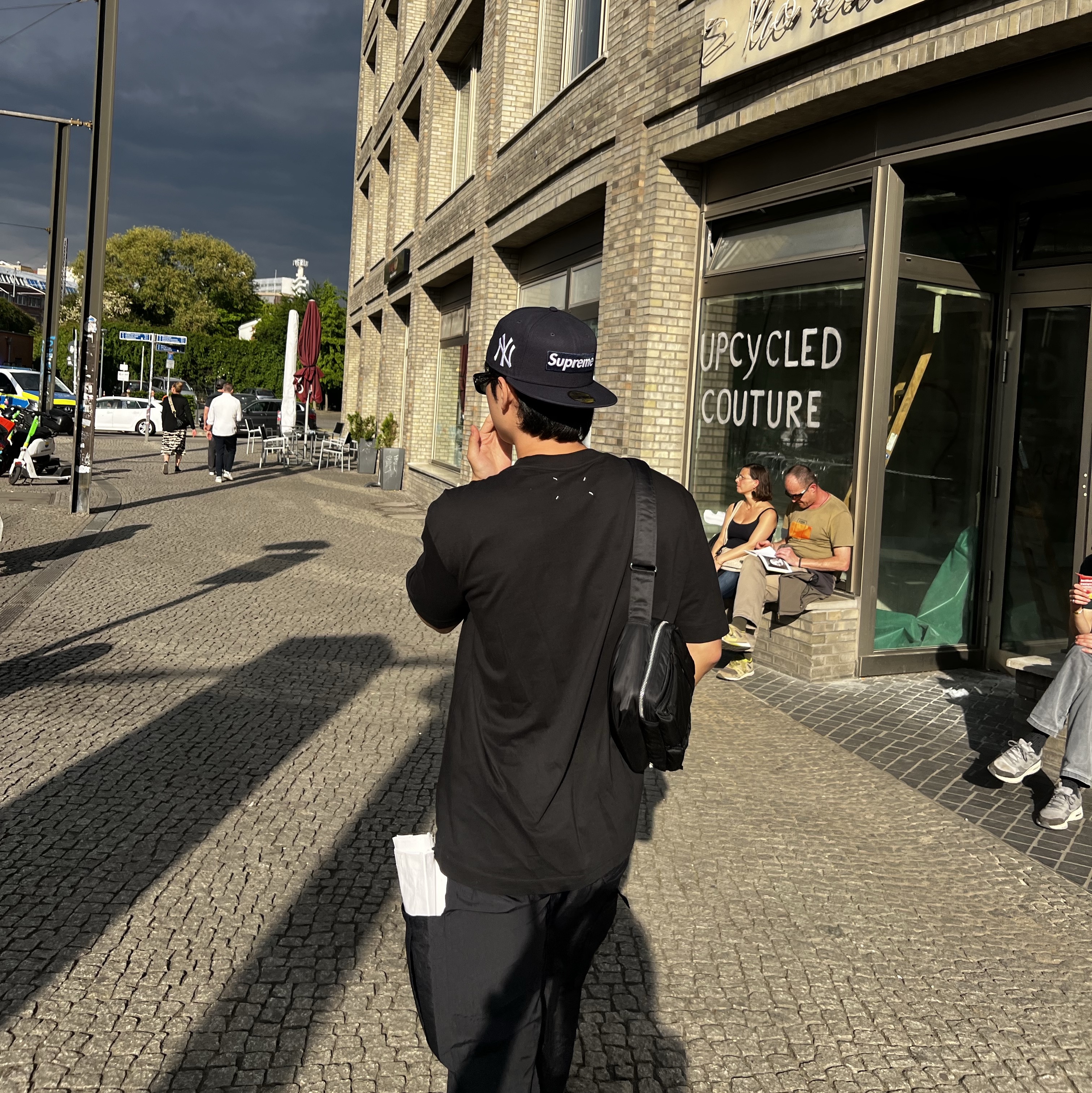 Supreme x MLB Teams Box Logo New Era Navy New York - 24SS, Porter Tanker Shoulder Bag Black 착용 스타일 - 1