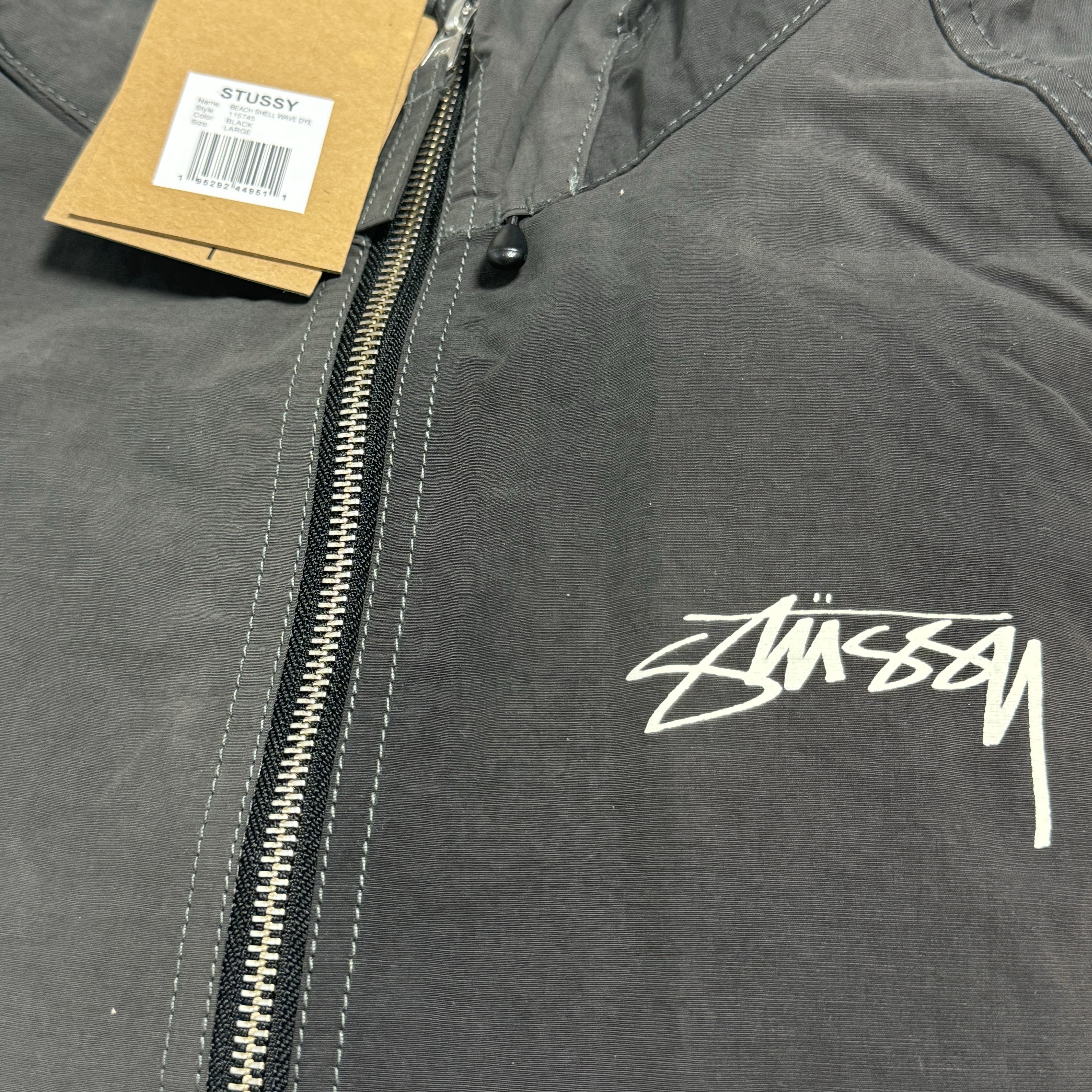Stussy Wave Dye Beach Shell Jacket Black 착용 스타일 - 3
