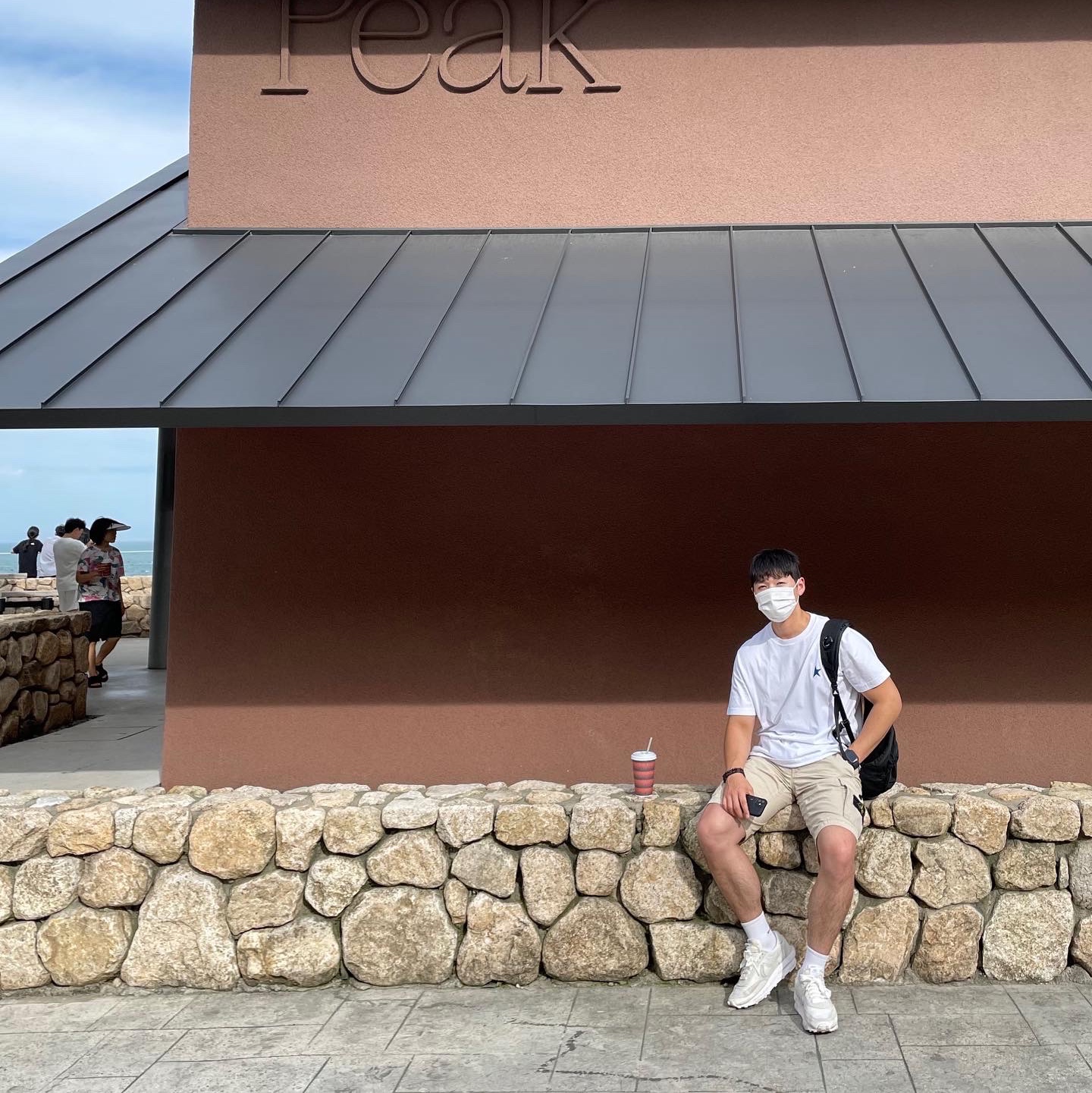 Apple Watch SE 40mm GPS Space Gray Aluminum Case with Sport Band Midnight (Korean Ver.), Stone Island L11WA Brushed Cotton Canvas Garment Dyed Bermuda Shorts Sand - 24SS 착용 스타일