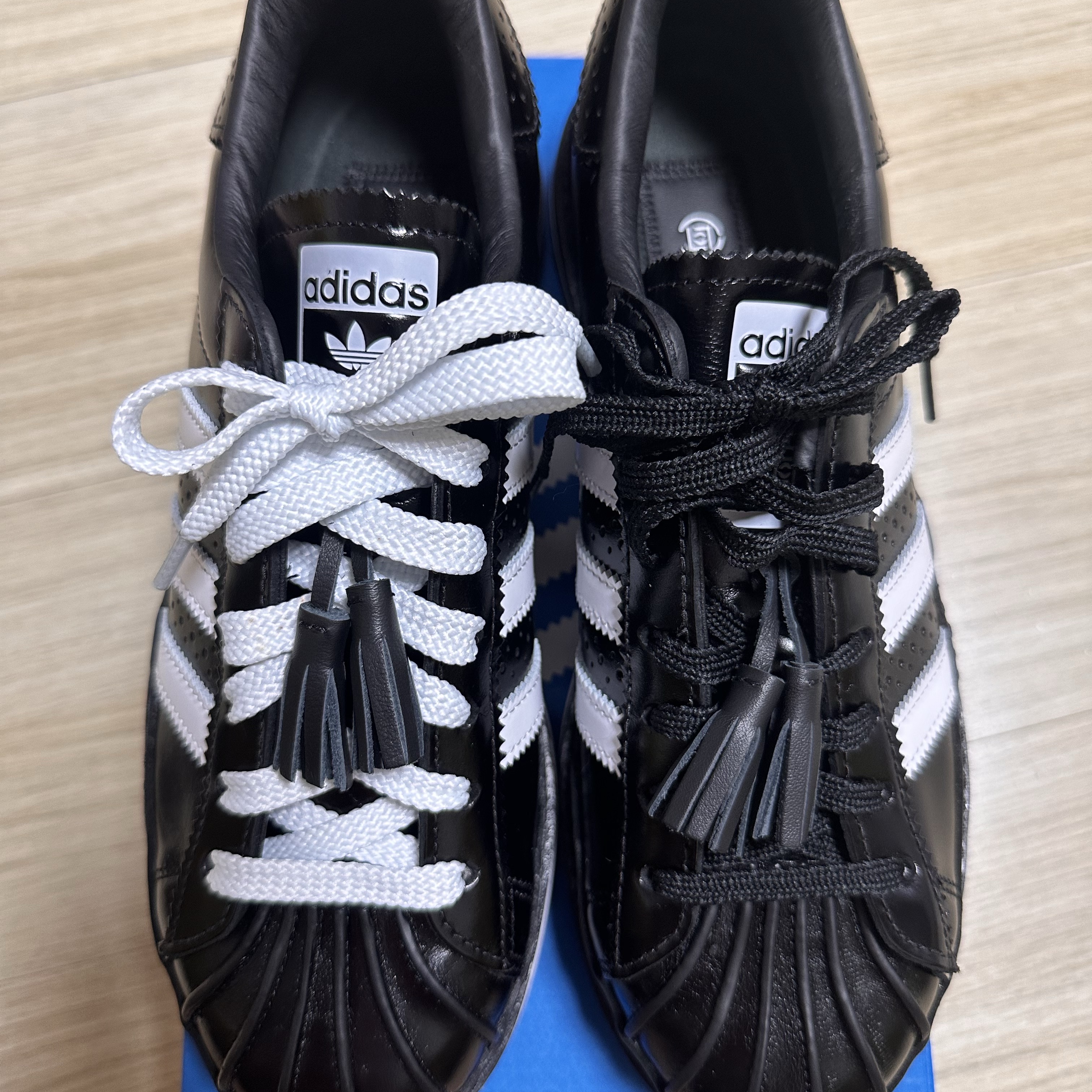 Adidas x Clot Superstar Core Black Cloud White 착용 스타일 - 2