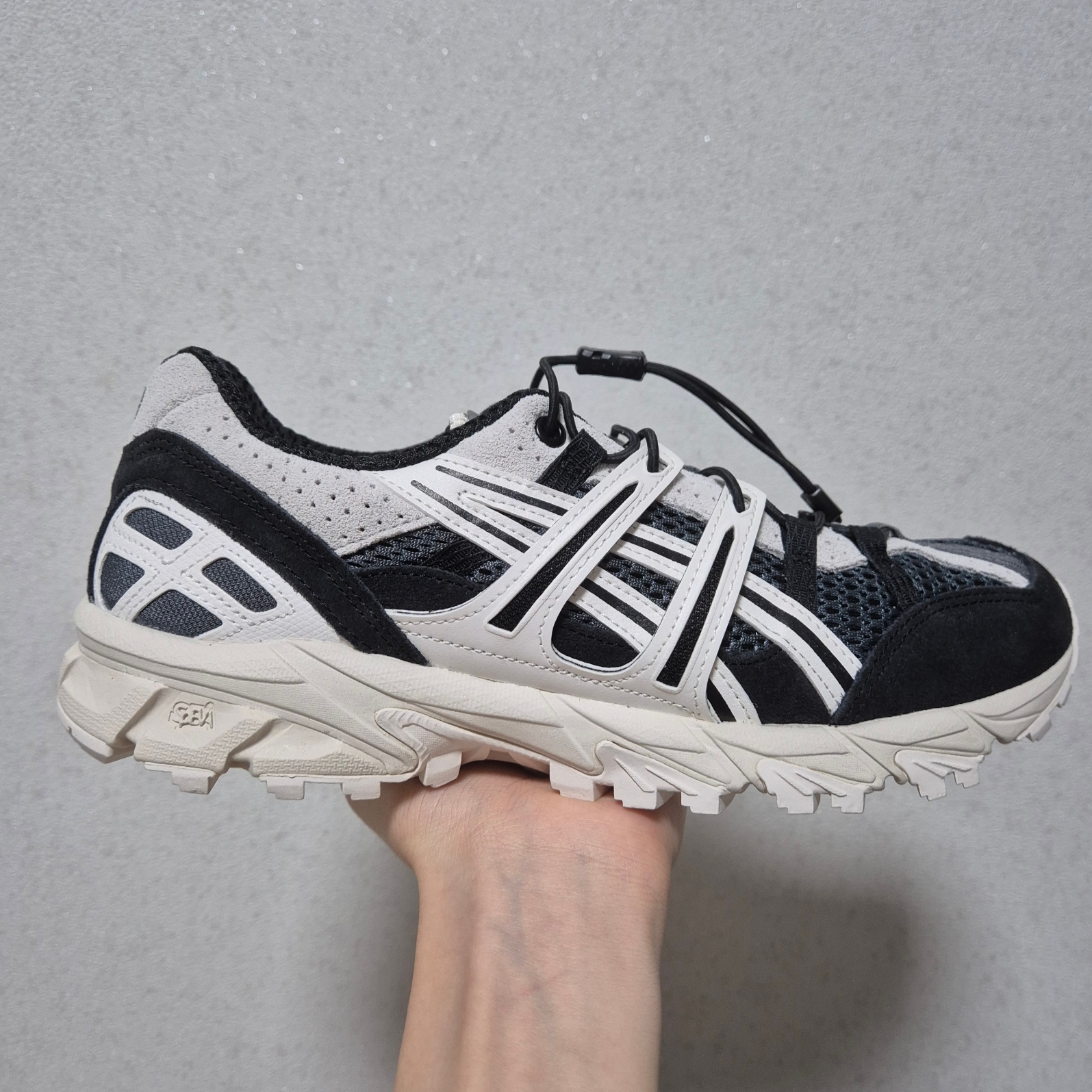 Asics Unlimited Gel-Sonoma 15-50 Carrier Grey White Alyssum 착용 스타일