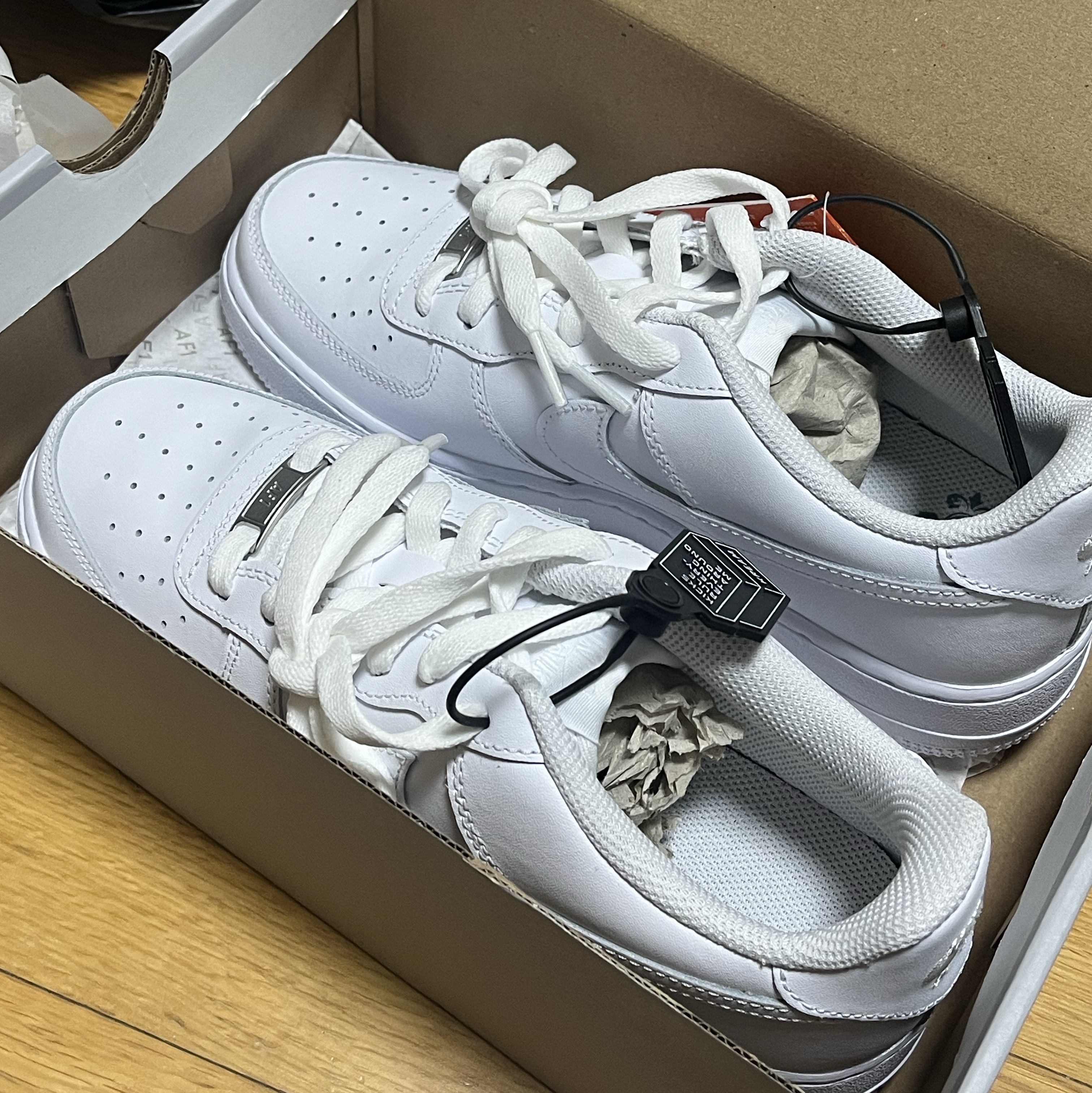 (GS) Nike Air Force 1 LE White 착용 스타일
