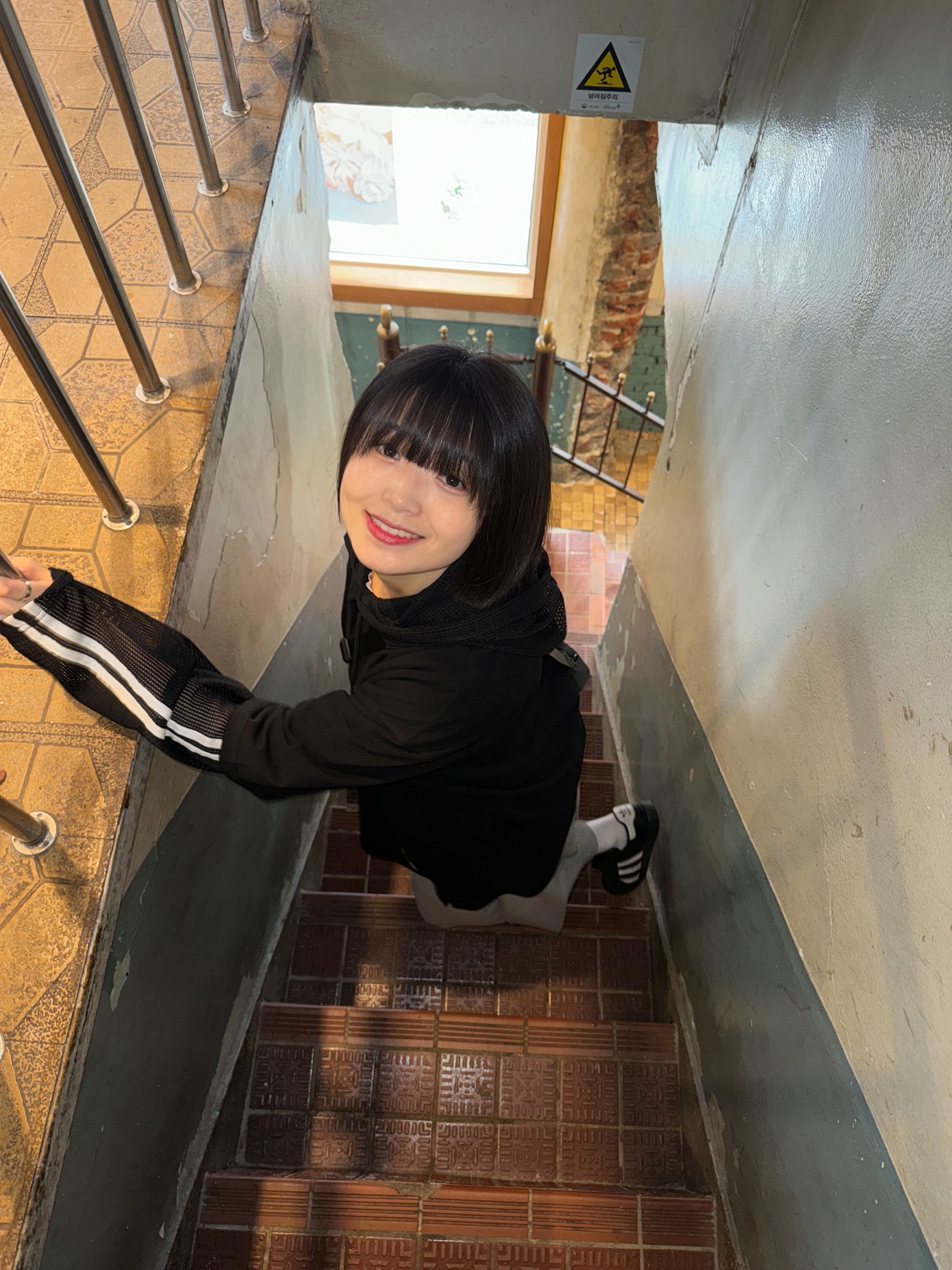 Adidas Superstar Core Black White 착용 스타일 - 1