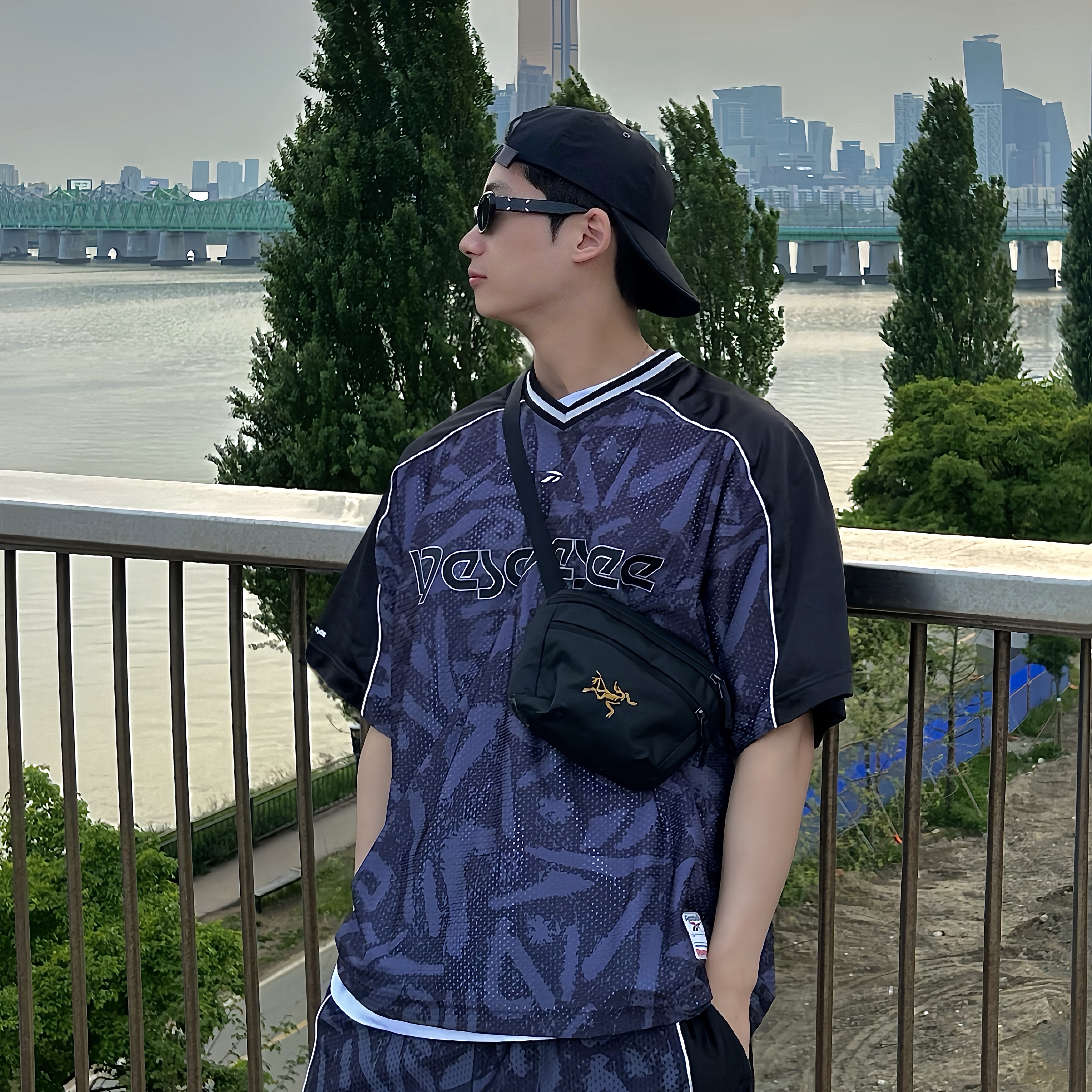 슈프림 x 노스페이스 스플릿 6-패널 블랙 - 24SS, 젠틀 몬스터 x 메종 마르지엘라 MM004 블랙 블랙 착용 스타일 - 2