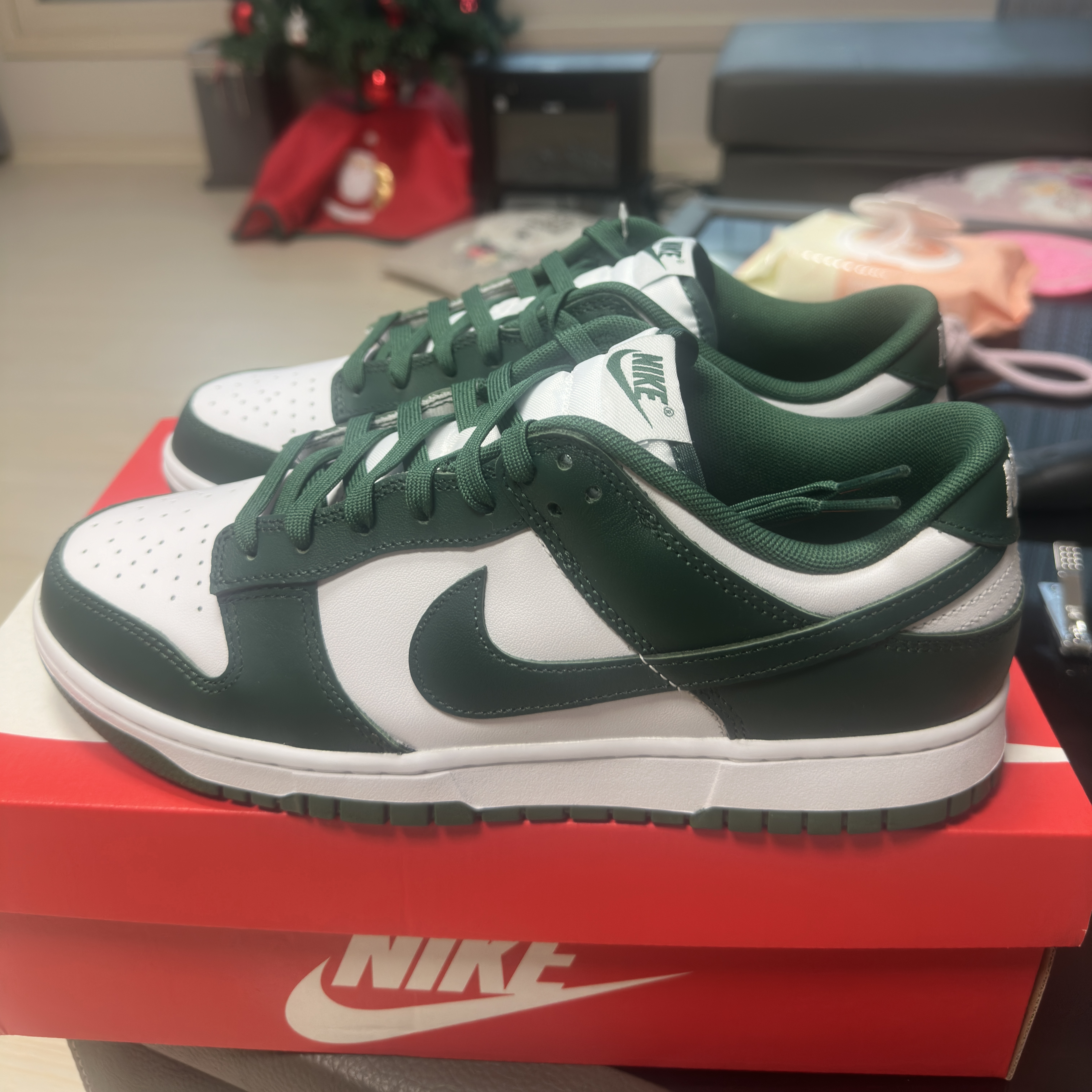 Nike Dunk Low Retro Varsity Green 착용 스타일