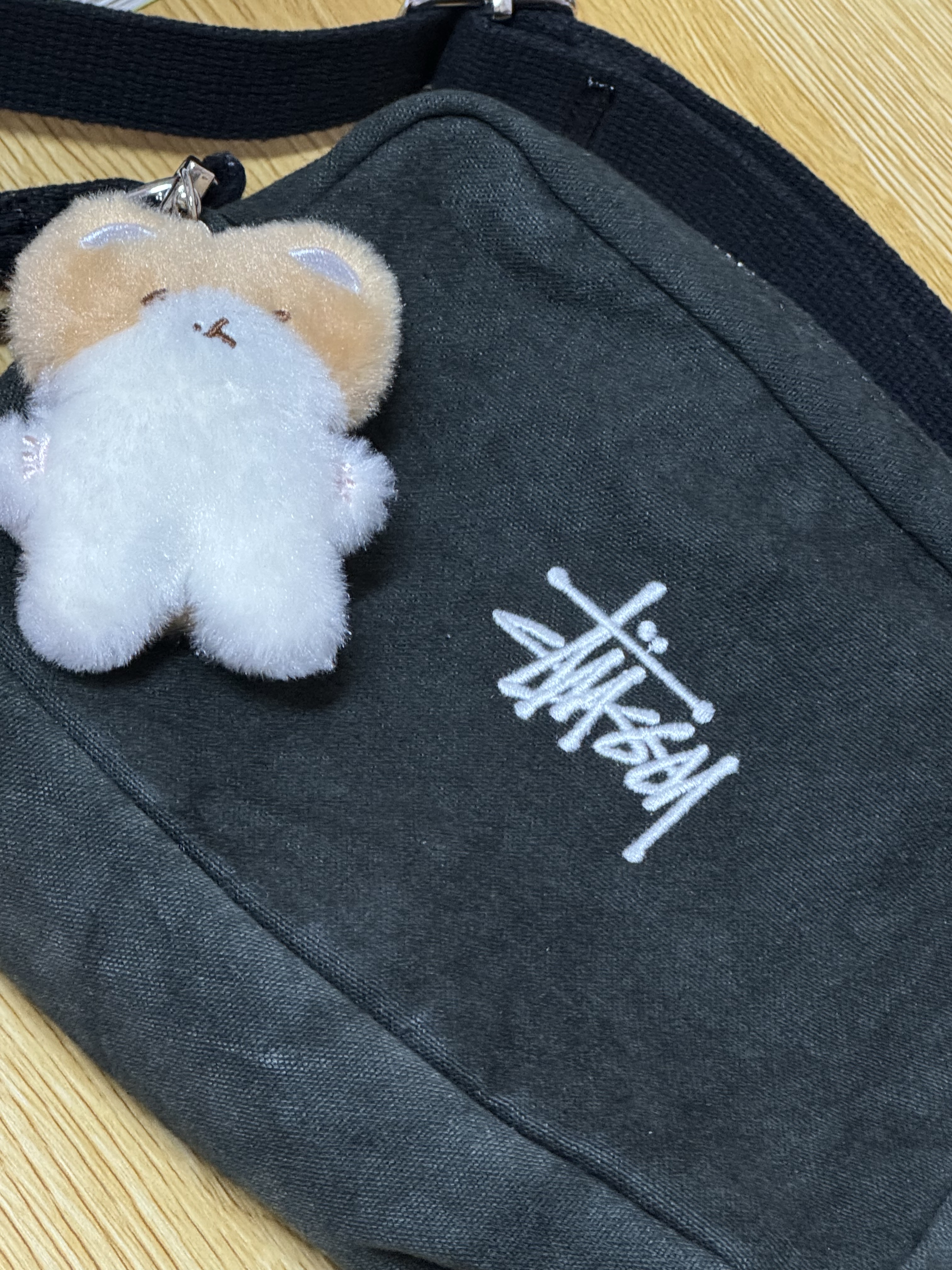 Stussy Canvas Side Pouch Washed Black 착용 스타일