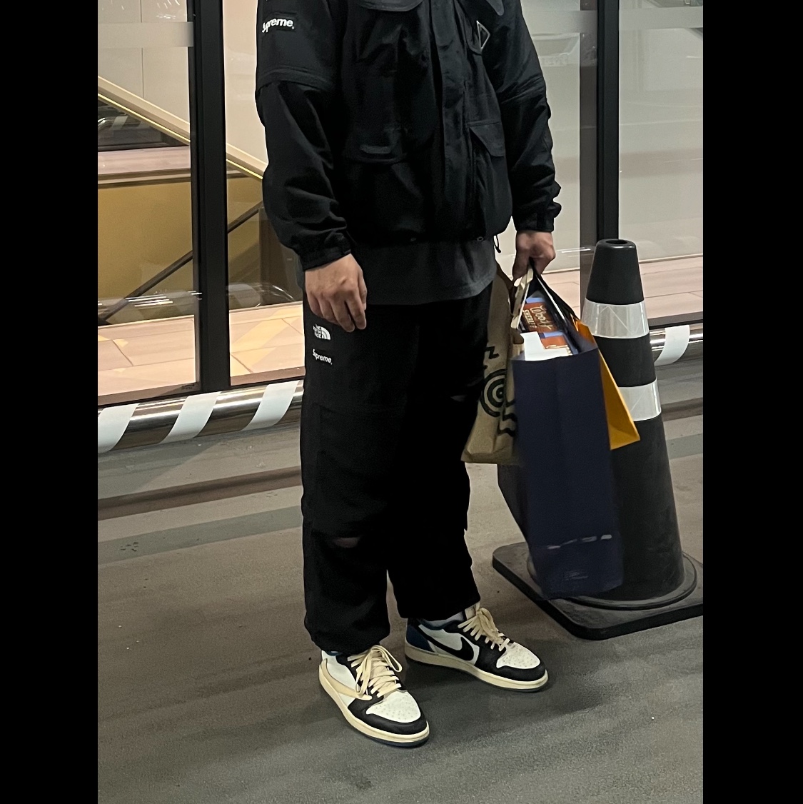 Supreme x The North Face Trekking Zip-Off Belted Pants Black - 22SS, Supreme x The North Face Trekking Convertible Jacket Black - 22SS 착용 스타일