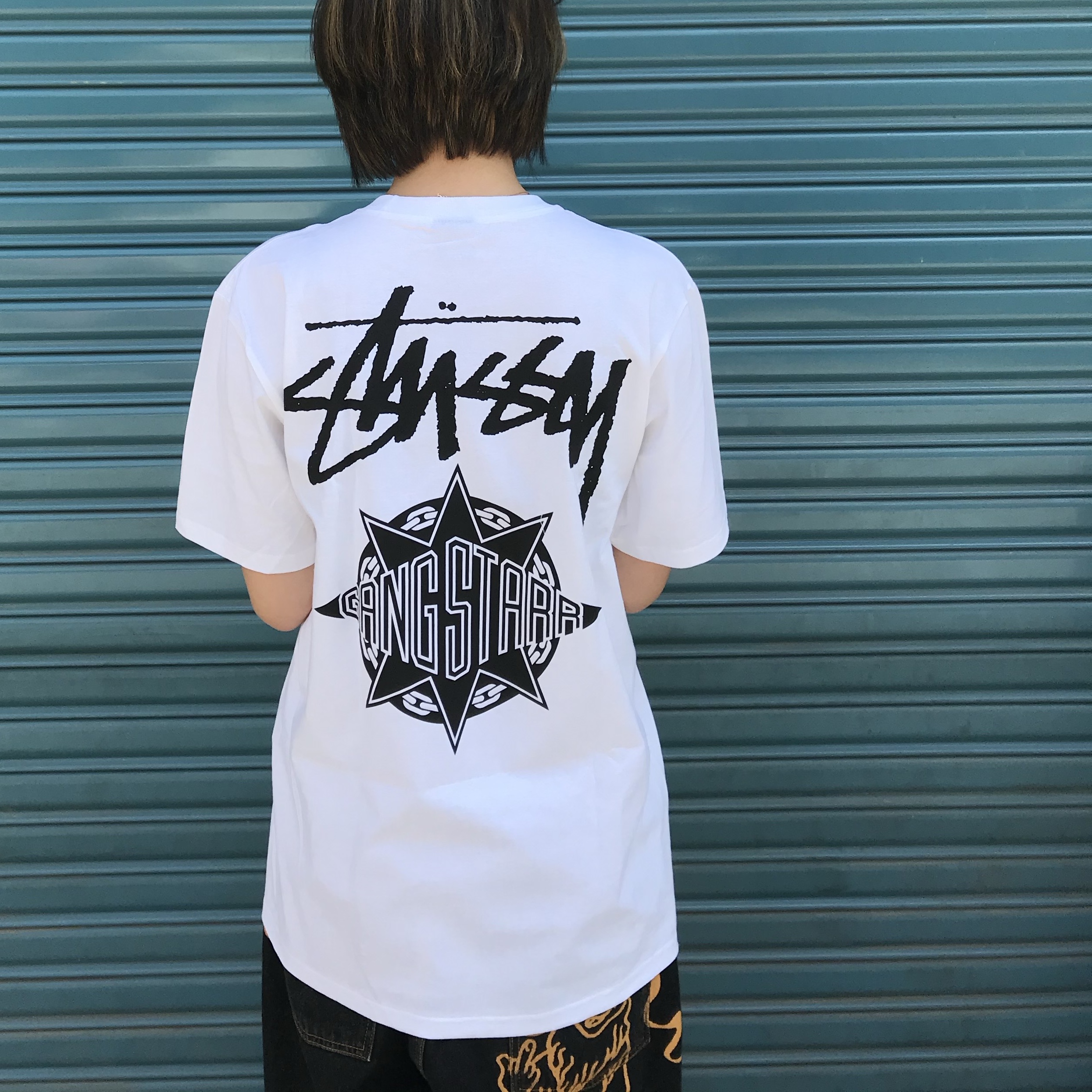 Stussy x Heal The Bay Ocean Pigment Dyed T-Shirt Natural, Stussy x Gang Starr Take It Personal T-Shirt White 착용 스타일 - 4