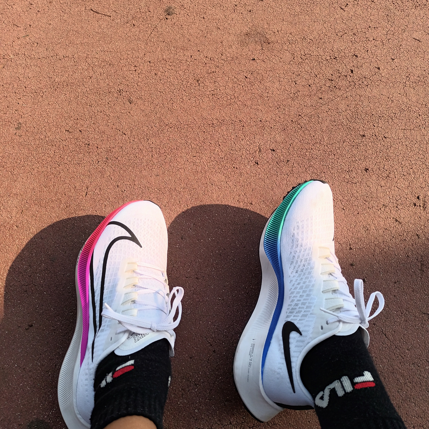 Nike Air Zoom Pegasus 37 White Hyper Violet 착용 스타일