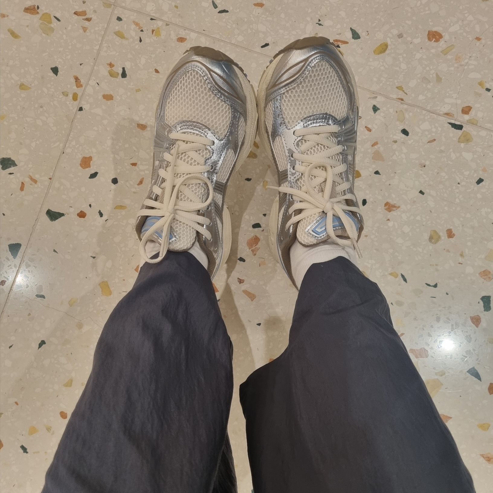 (W) Asics Gel-Kayano 14 Cream Pepper 착용 스타일 - 2