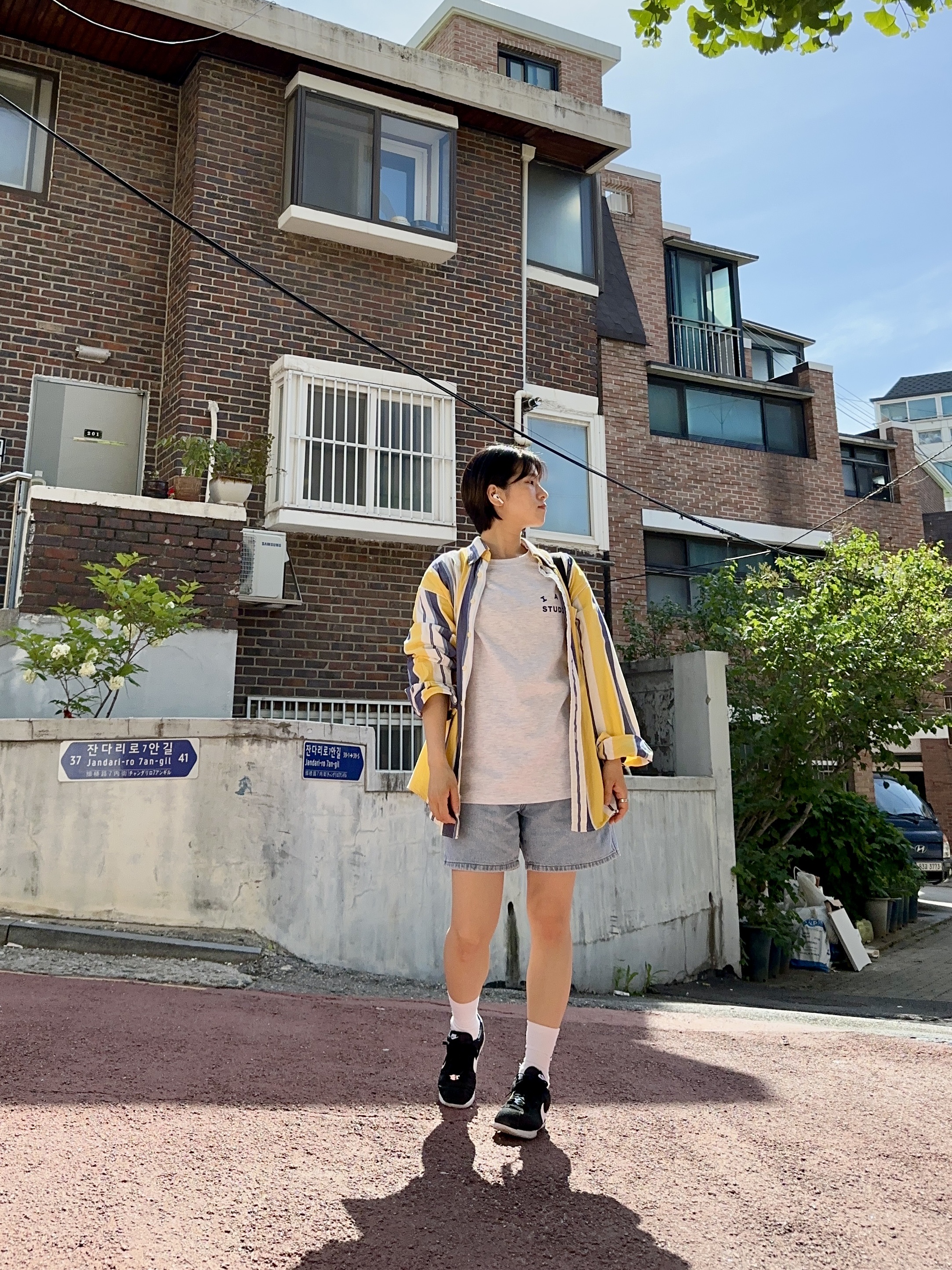 (W) Nike Cortez Black and White, Jansport Half Pint Mini Backpack Black 착용 스타일 - 4