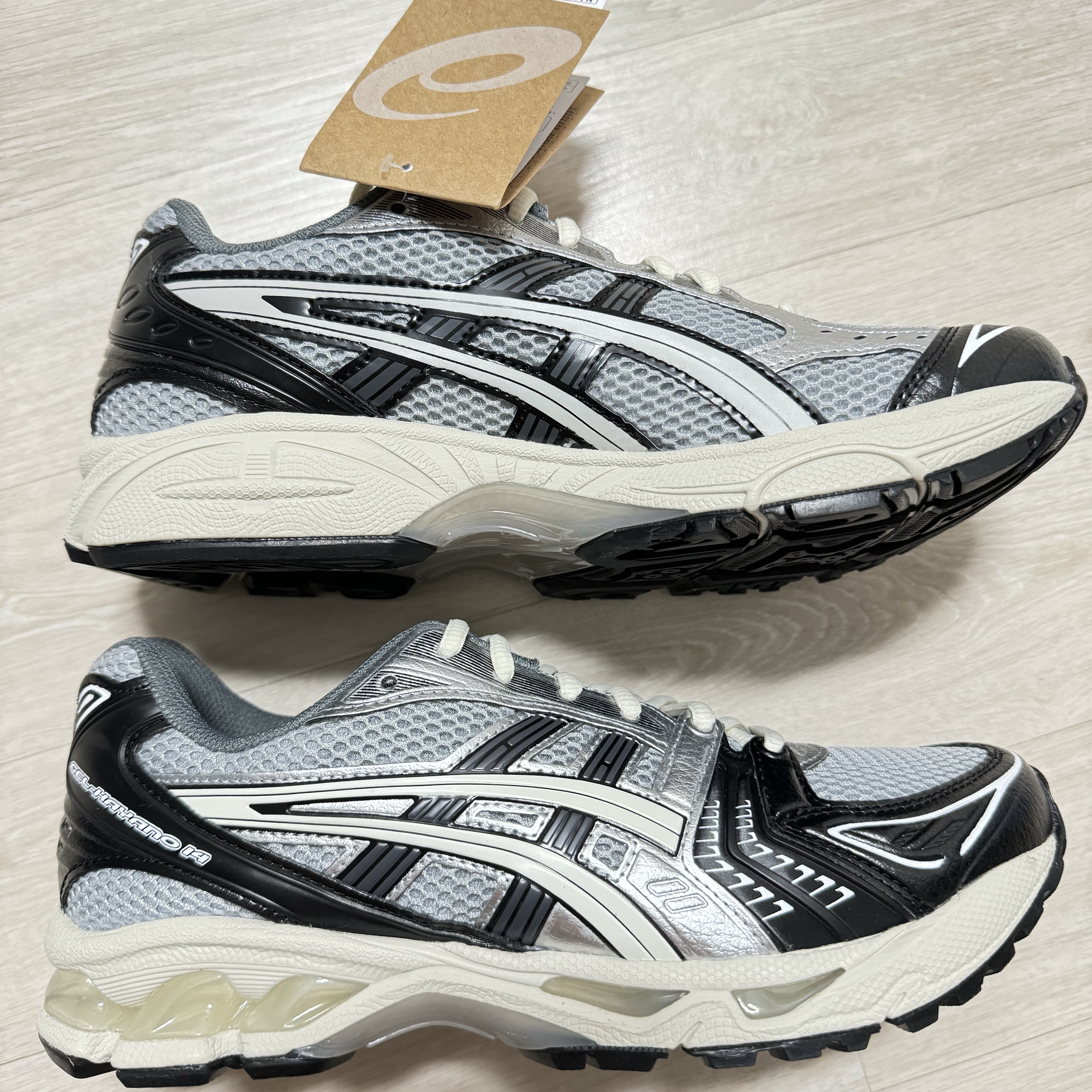 Asics Gel-Kayano 14 Black Glacier Grey 착용 스타일 - 1