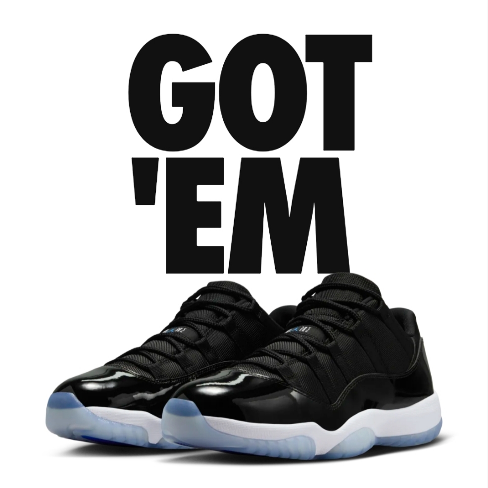 Jordan 11 Retro Low Black and Varsity Royal 착용 스타일