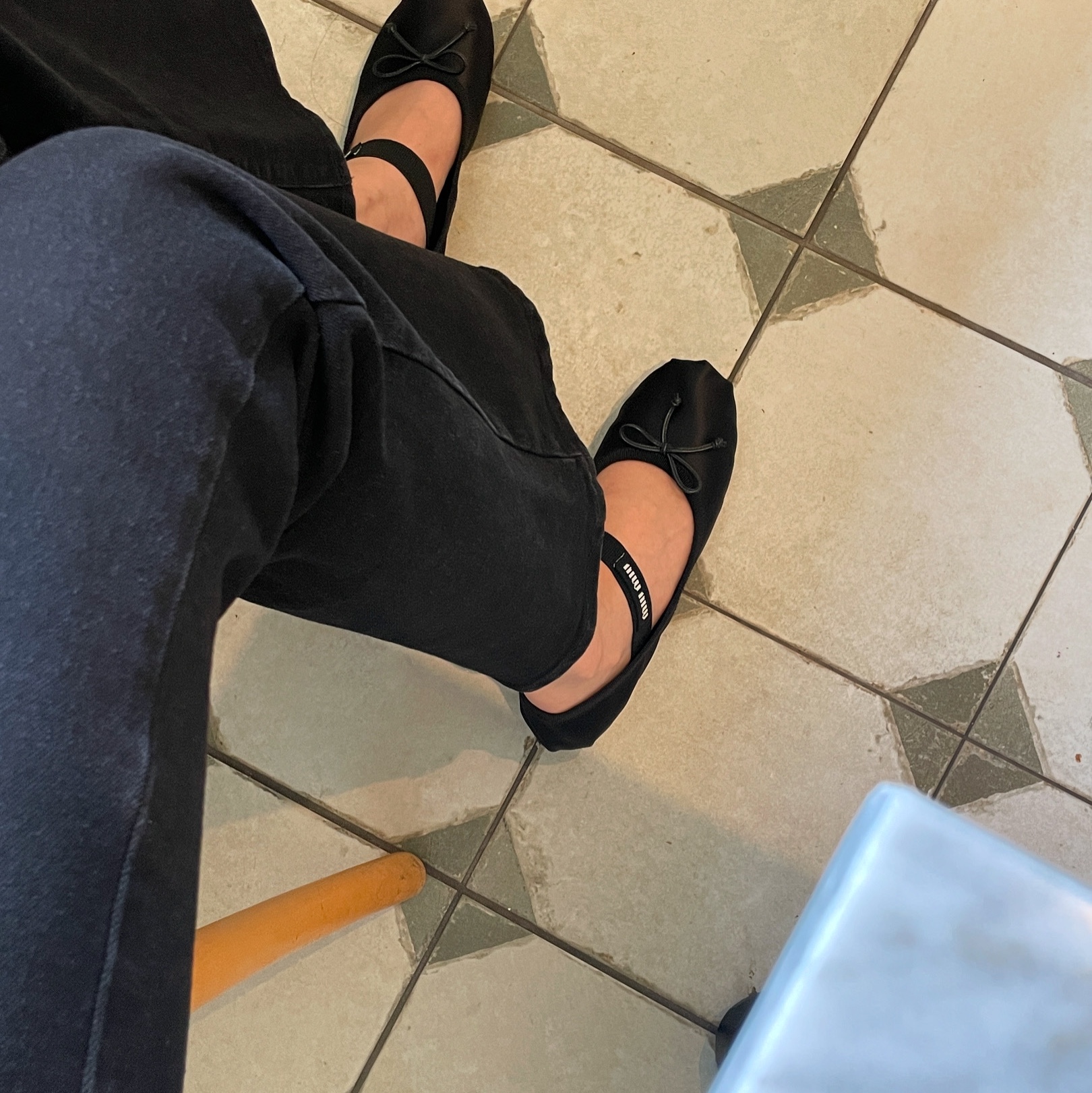 (W) Miu Miu Satin Ballerinas Black 착용 스타일