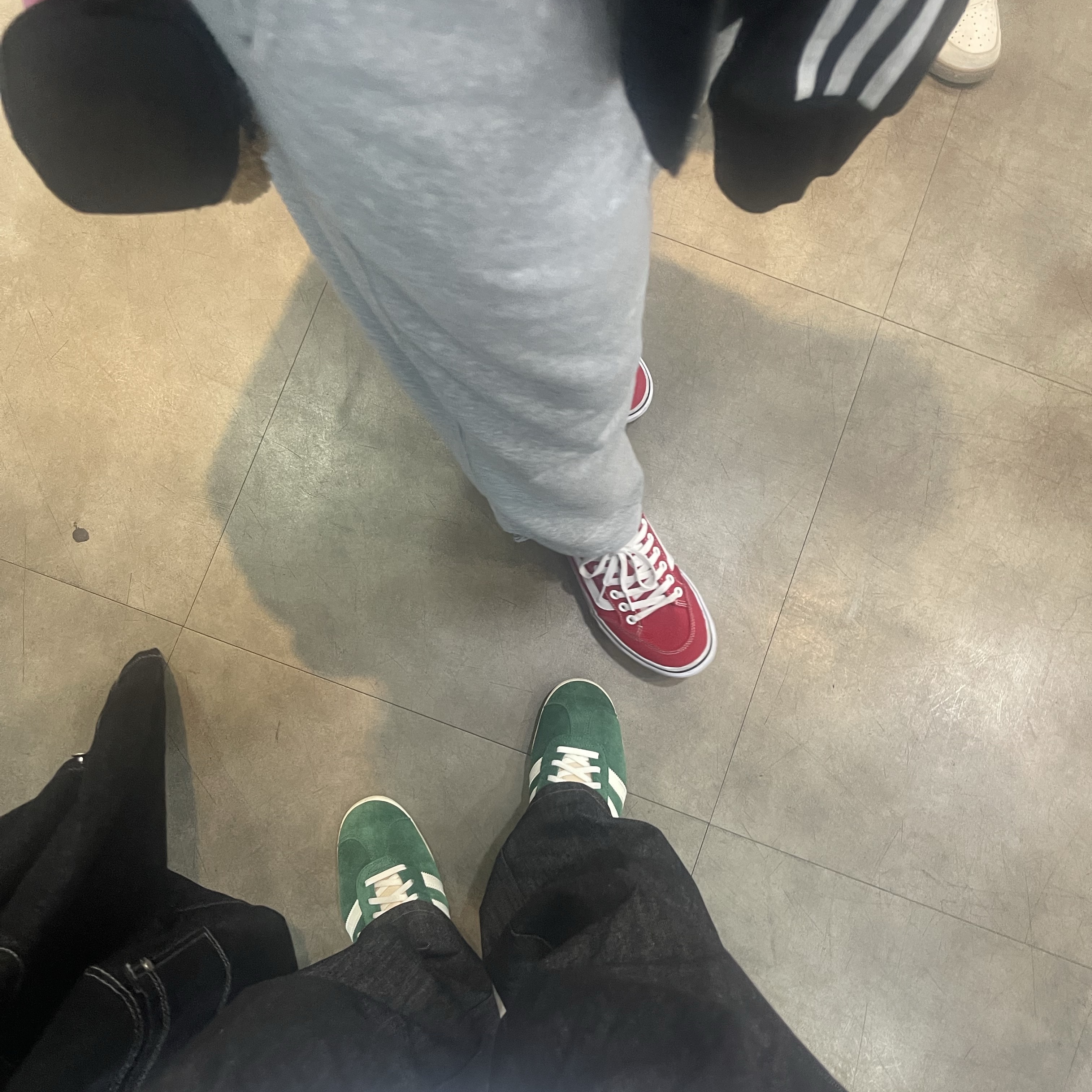 Adidas Gazelle Dark Green Cream White 착용 스타일
