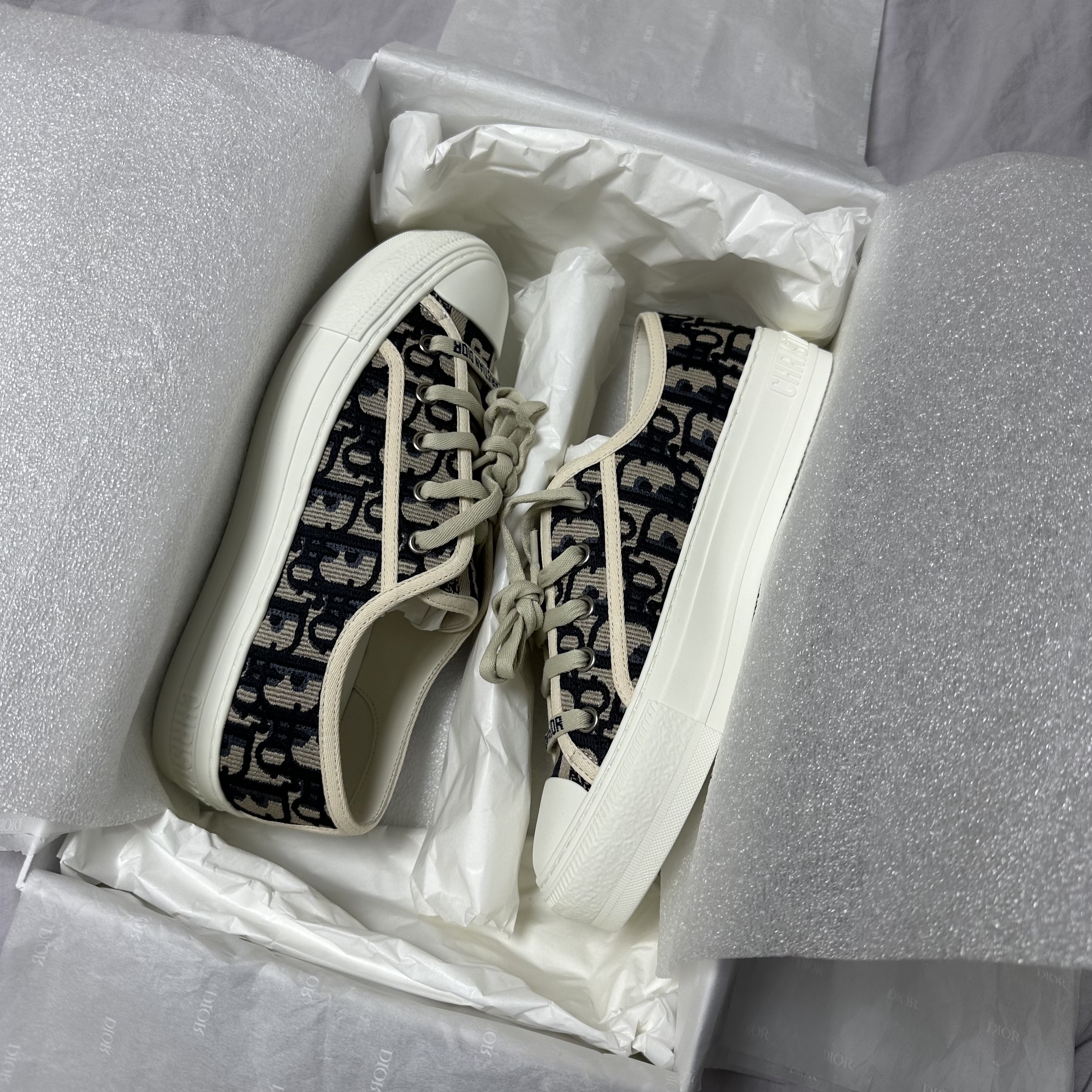 (W) Dior Walk'N'Dior Sneakers Oblique Navy 착용 스타일 - 2