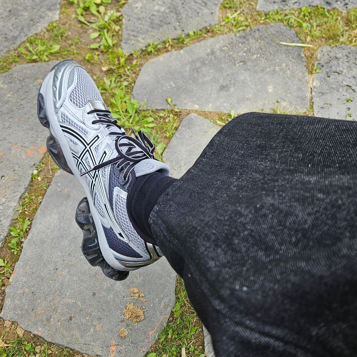 Asics Gel-Quantum Kinetic Mid Grey Pure Silver 착용 스타일