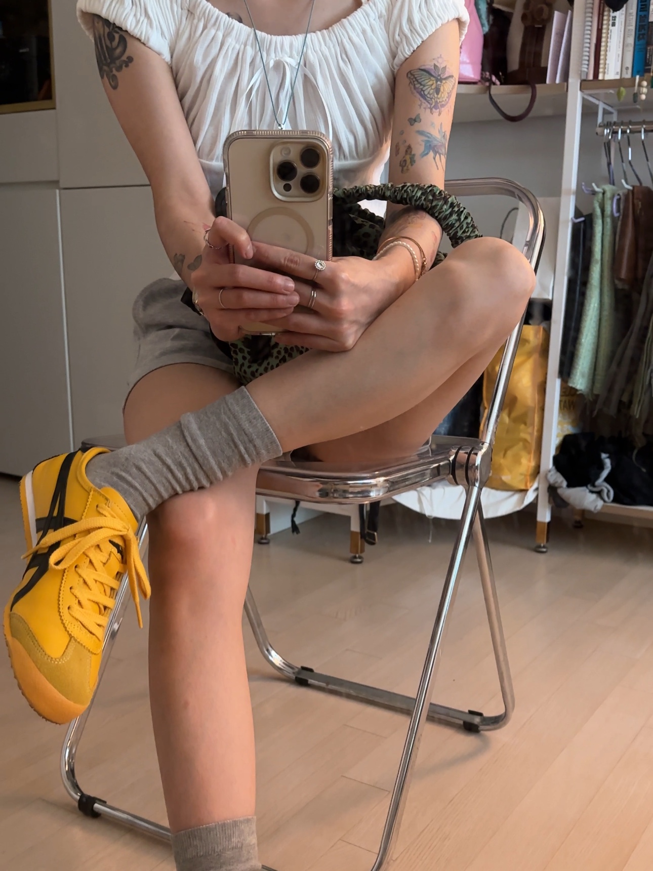 Onitsuka Tiger Mexico 66 Yellow Black, (W) Celine Triomphe 01 Sunglasses in Acetate Black 착용 스타일 - 2