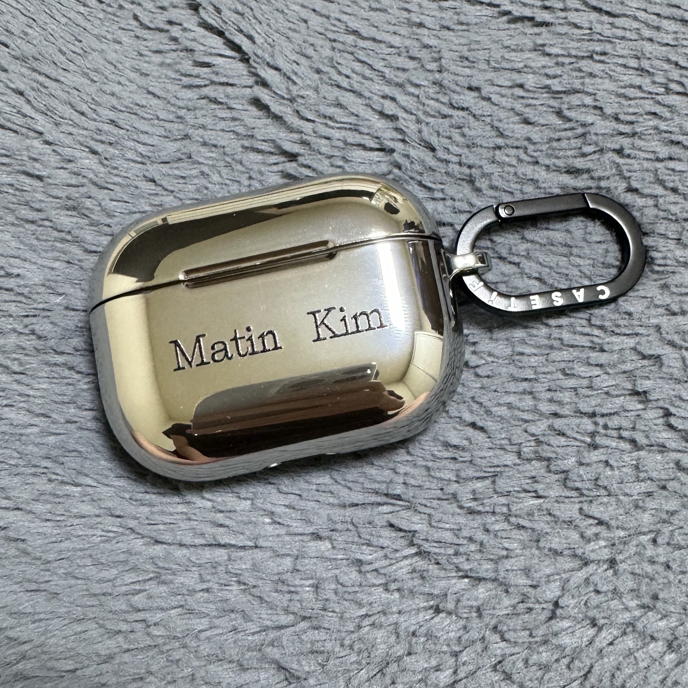 Casetify x Matin Kim iPhone Basic Logo AirPods AirPods Pro 1st/2nd Gen Case Silver 착용 스타일