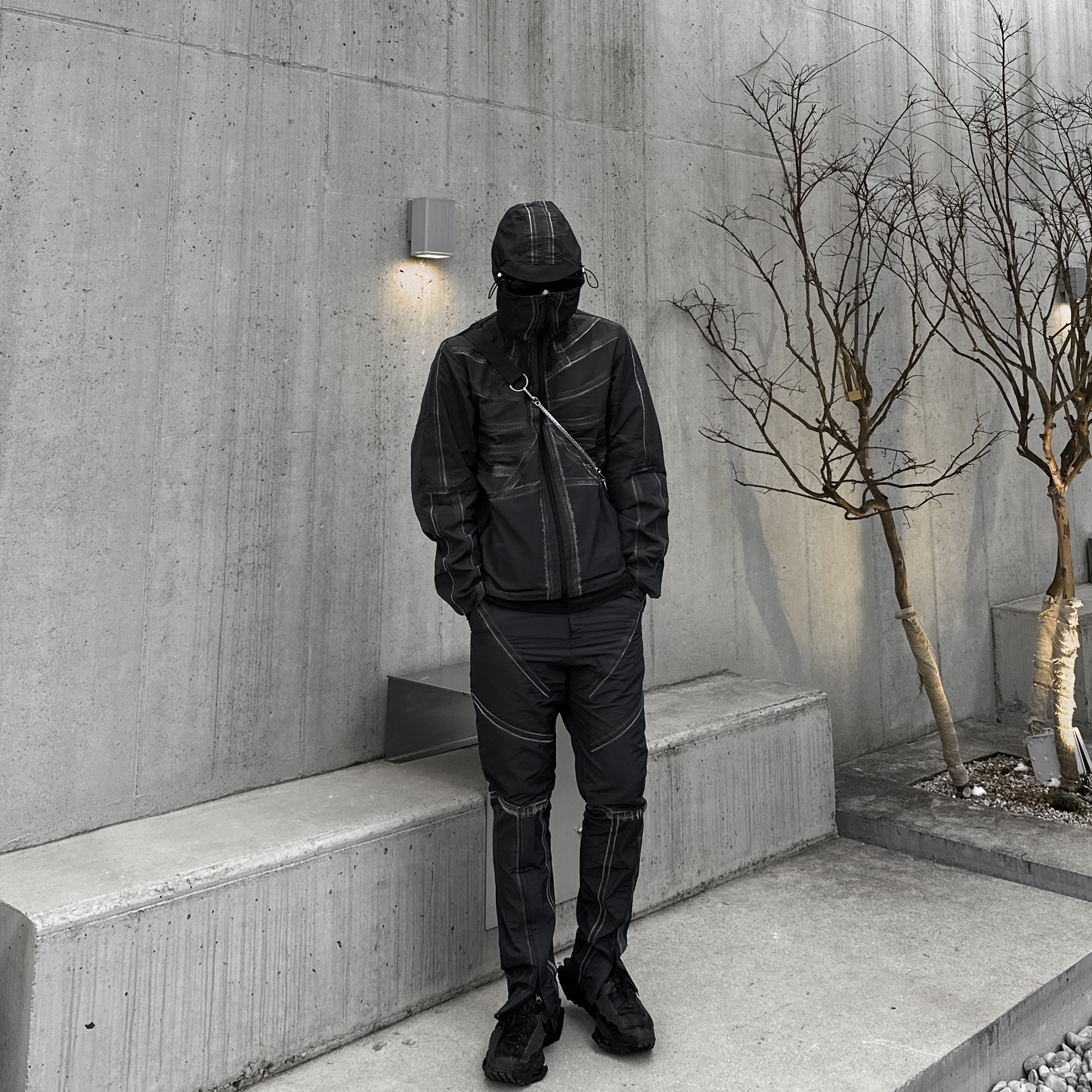 Surgery Skeleton Sealed Trousers Dark Grey, Nike x Matthew M Williams Zoom 004 Triple Black 착용 스타일 - 2