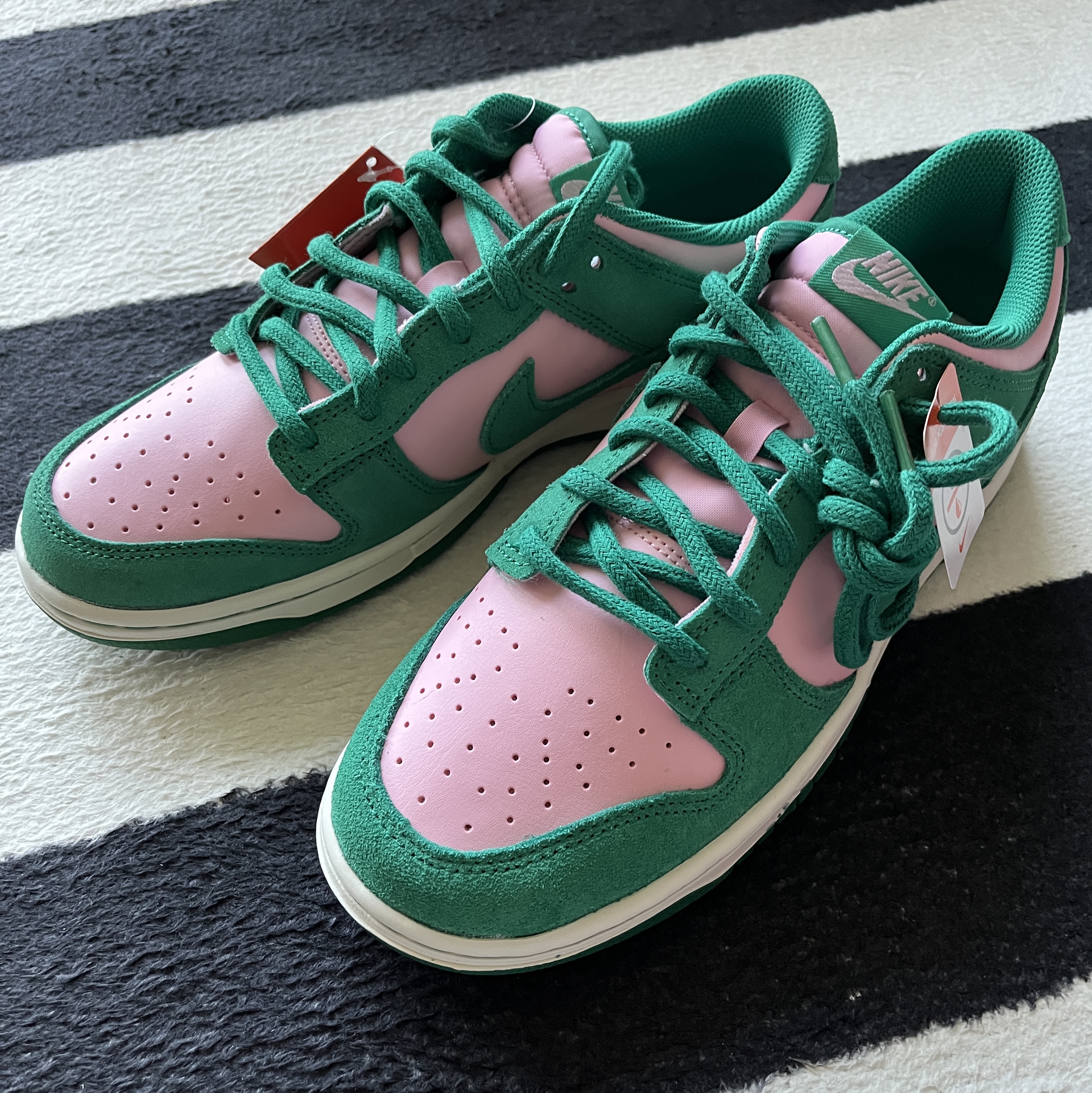 Nike Dunk Low Retro SE Medium Soft Pink Malachite 착용 스타일