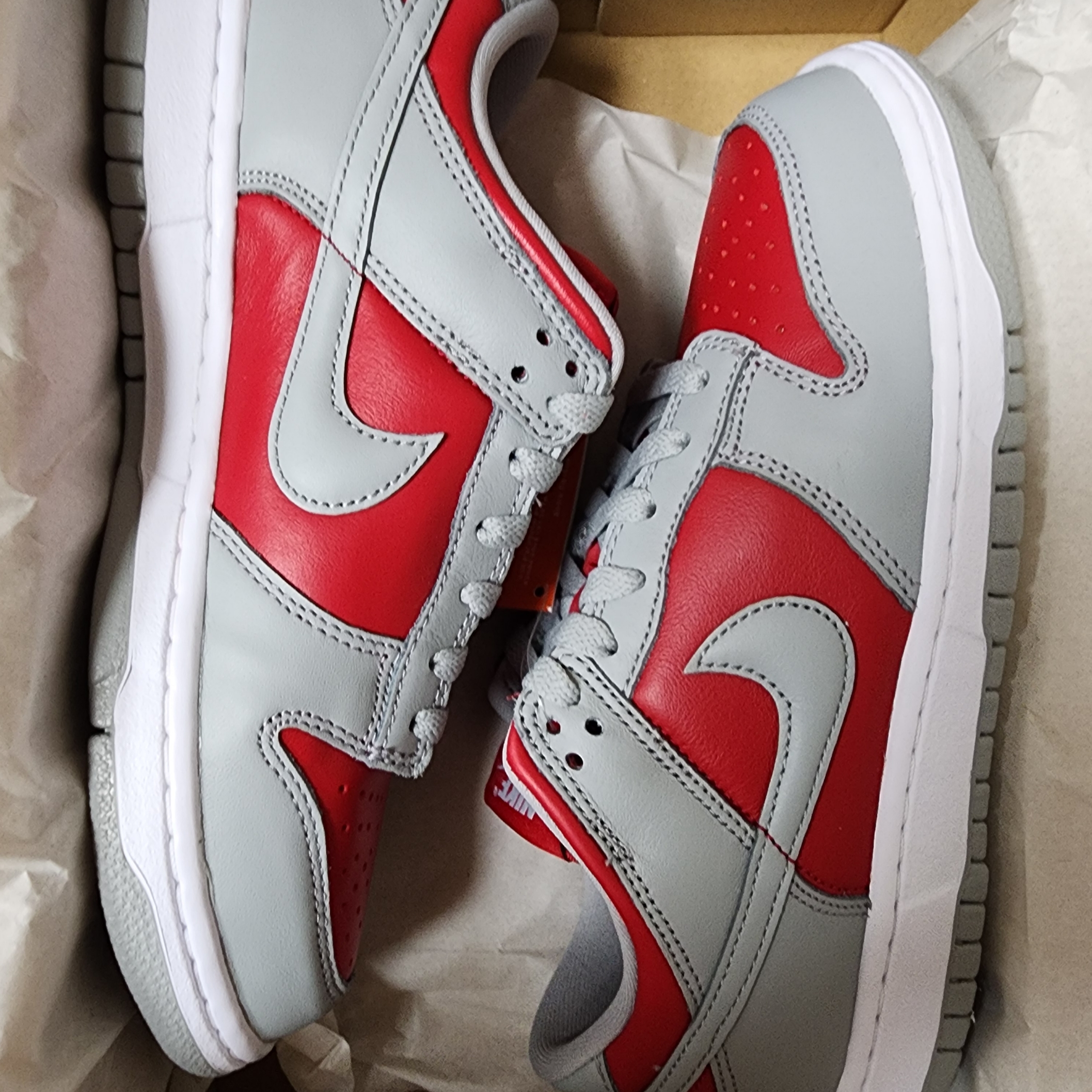Nike Dunk Low QS Varsity Red and Silver 착용 스타일 - 2