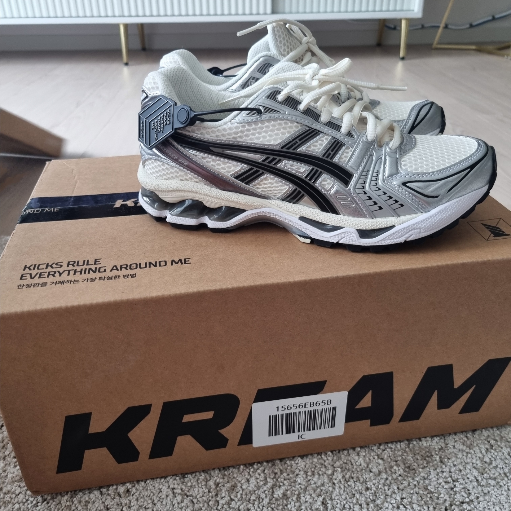 Asics Gel-Kayano 14 Cream Black 착용 스타일
