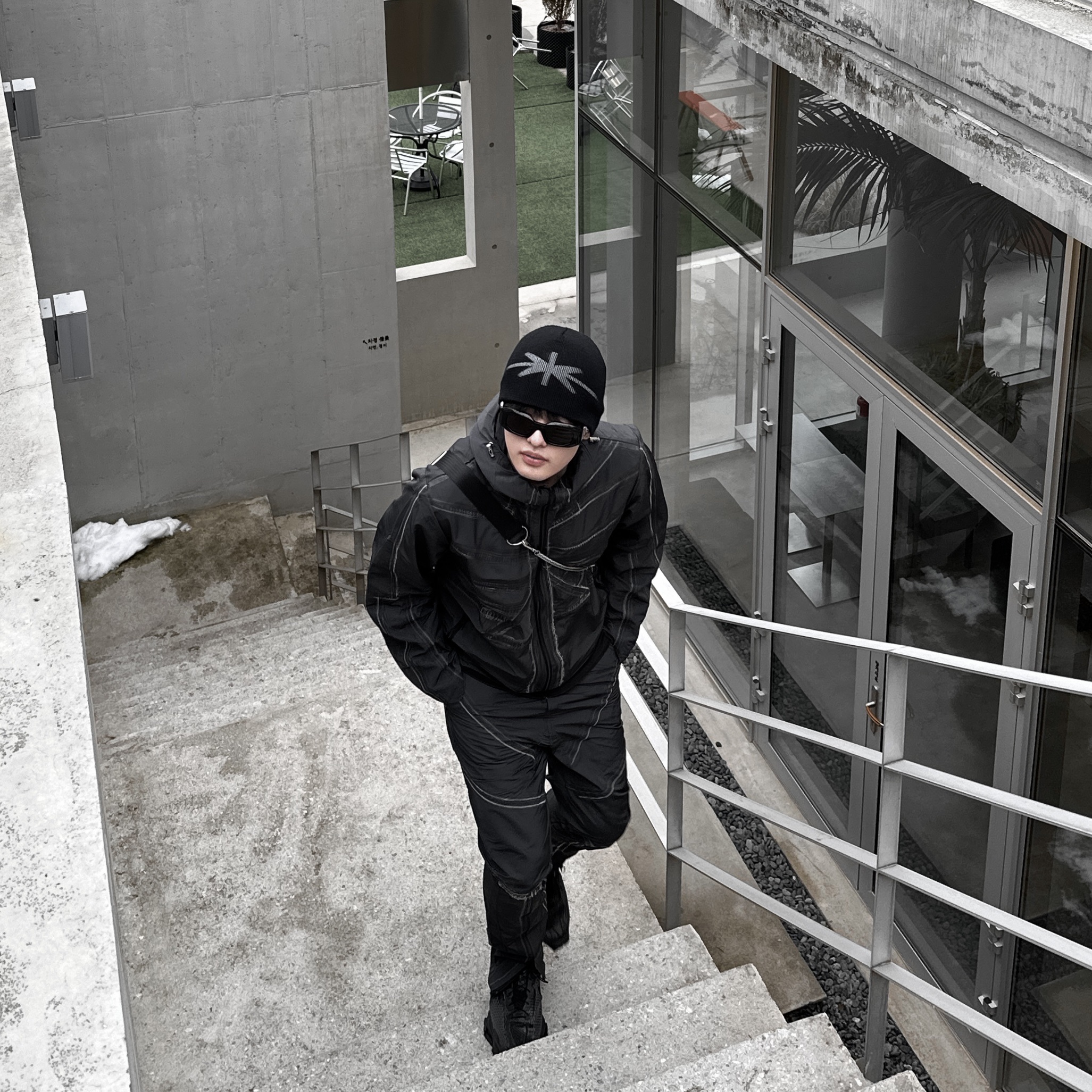 Surgery Skeleton Sealed Trousers Dark Grey, Nike x Matthew M Williams Zoom 004 Triple Black 착용 스타일 - 4