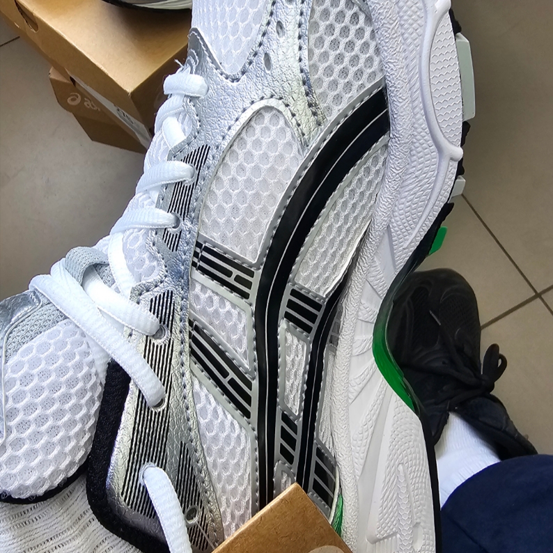 Asics Gel-Kayano 14 White Malachite Green 착용 스타일