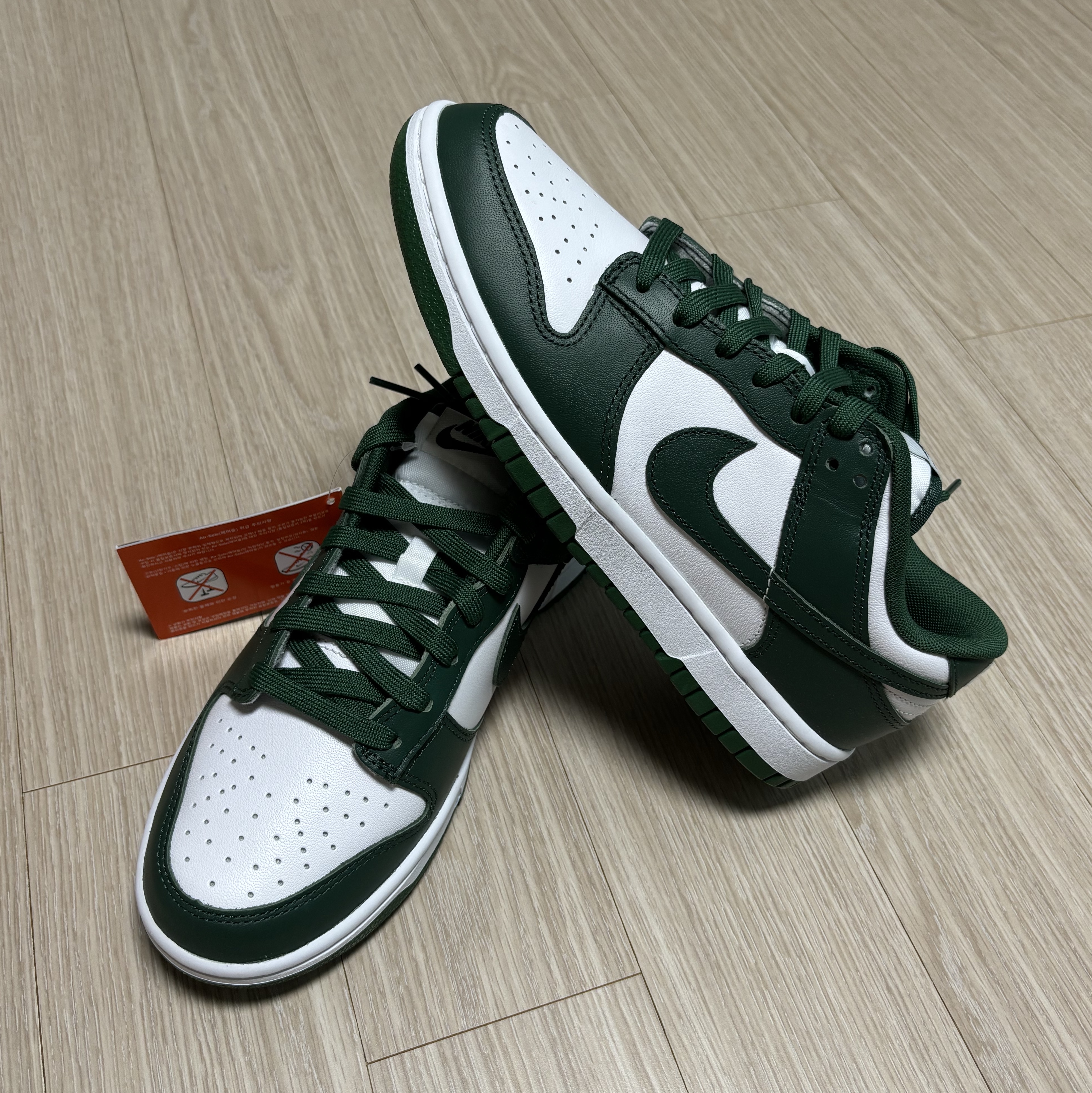 Nike Dunk Low Retro Varsity Green, Supreme Washed Chino Twill Camp Cap Pine Green - 23FW 착용 스타일 - 2