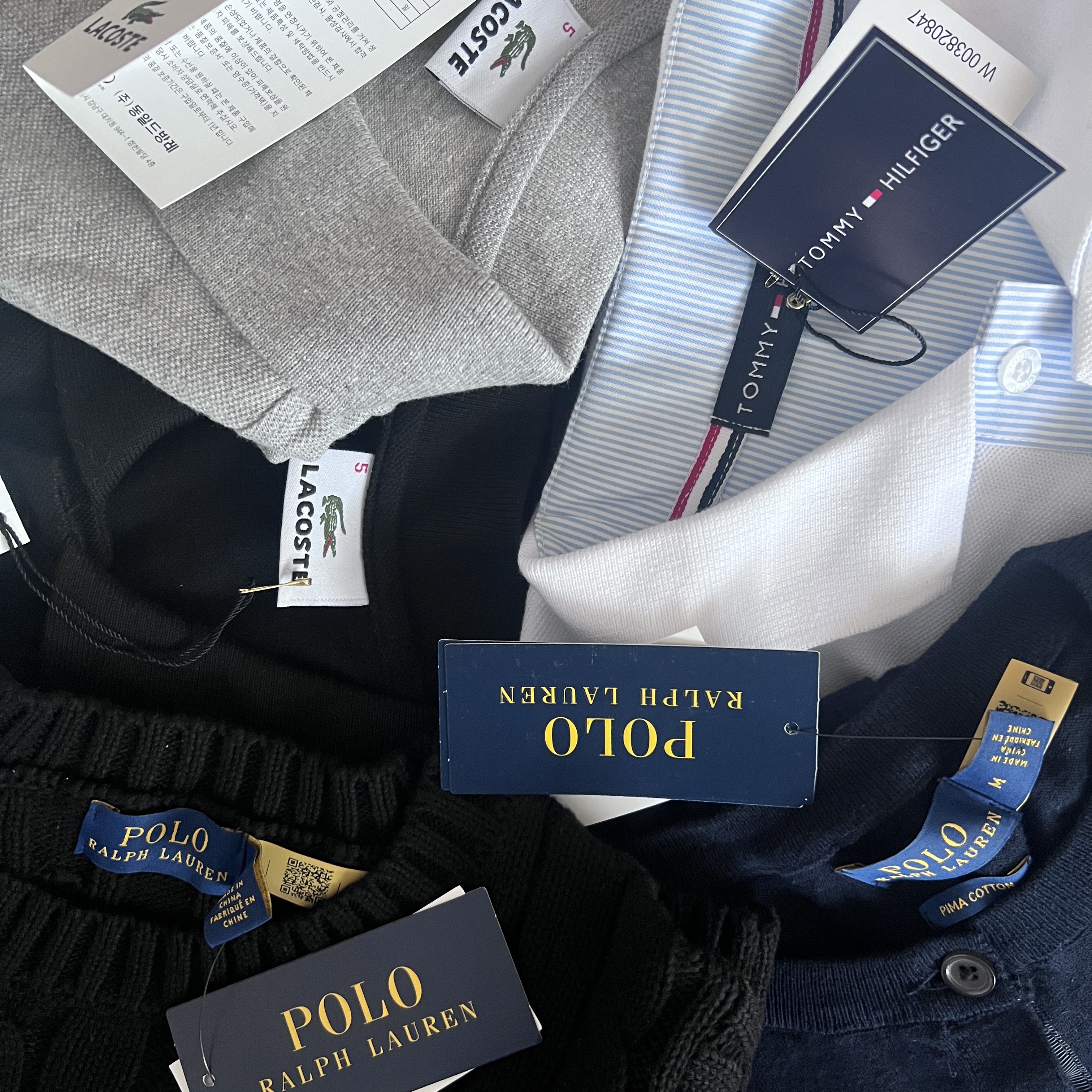 Lacoste Slim Fit Polo Petit Pique Shirt Black, Lacoste French Regular Fit Basic Polo Beige 착용 스타일