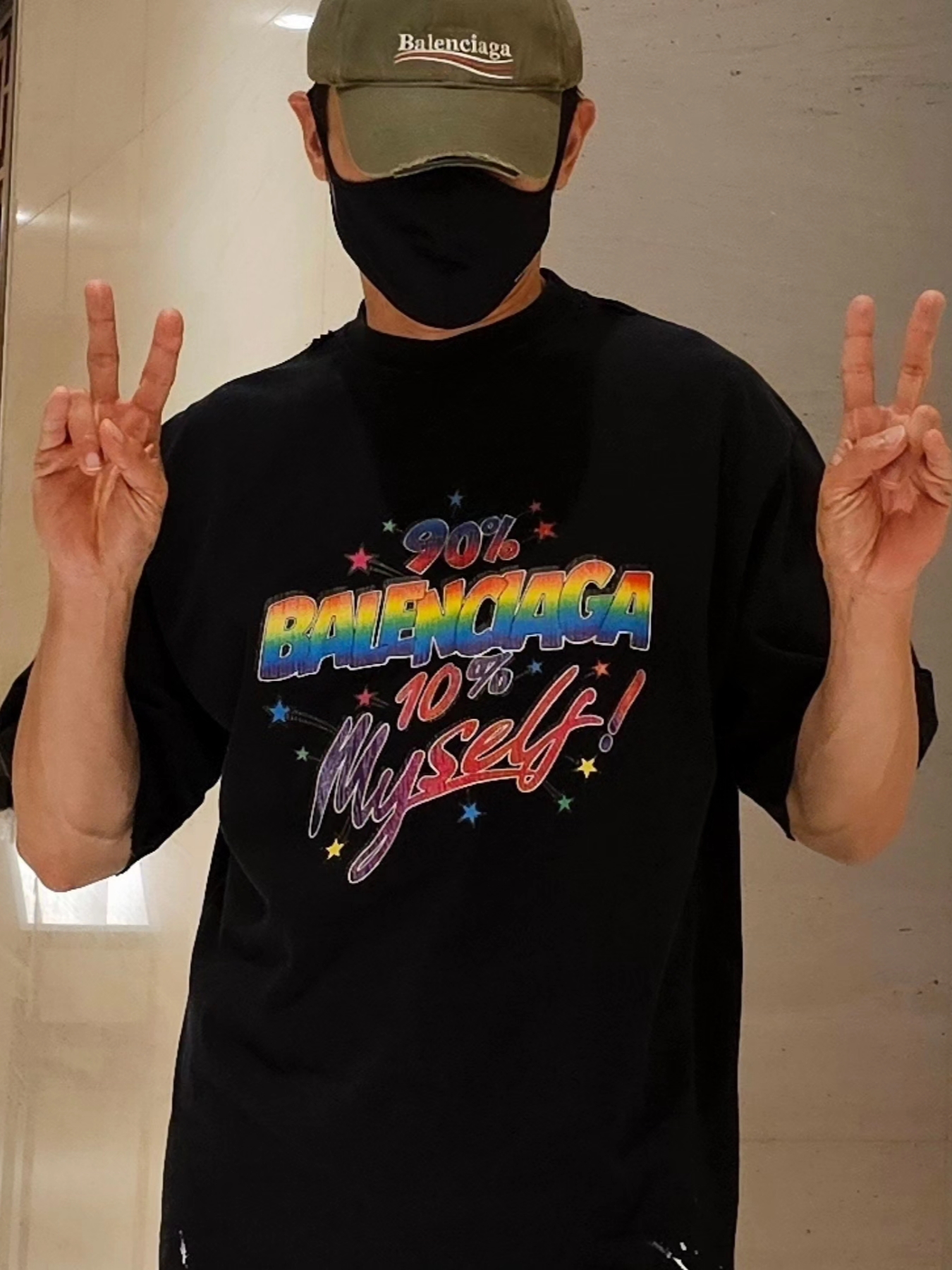 Balenciaga Political Campaign Destroyed Cap Khaki, Balenciaga 90/10 Large Fit T-Shirt Grey 착용 스타일 - 4