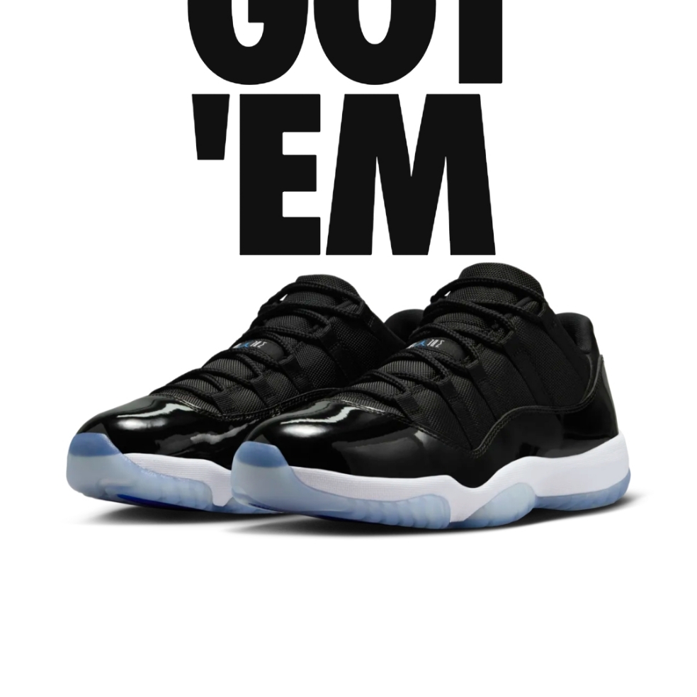 Jordan 11 Retro Low Black and Varsity Royal 착용 스타일