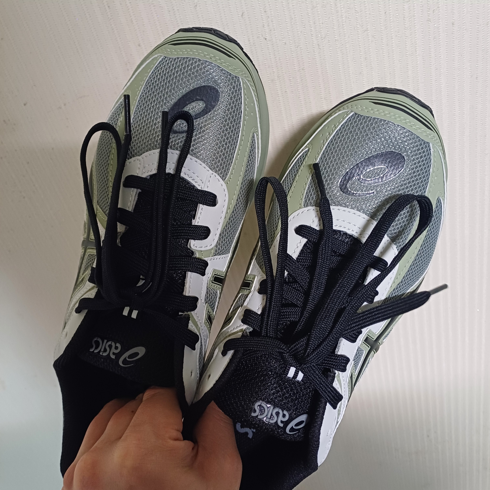 Asics Jog 100 S Sheet Rock - 2E Wide 착용 스타일 - 2