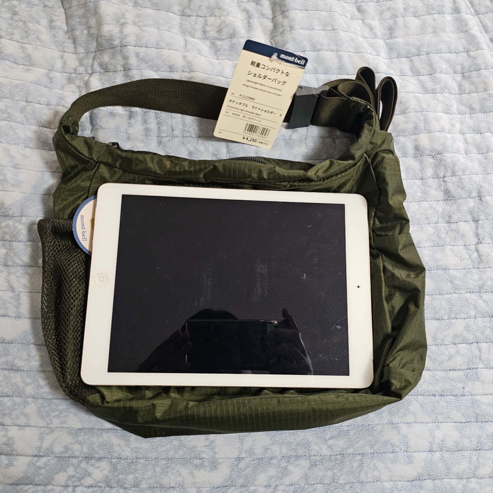 Montbell Pocketable Light Shoulder Bag Small Khaki Green 착용 스타일 - 3