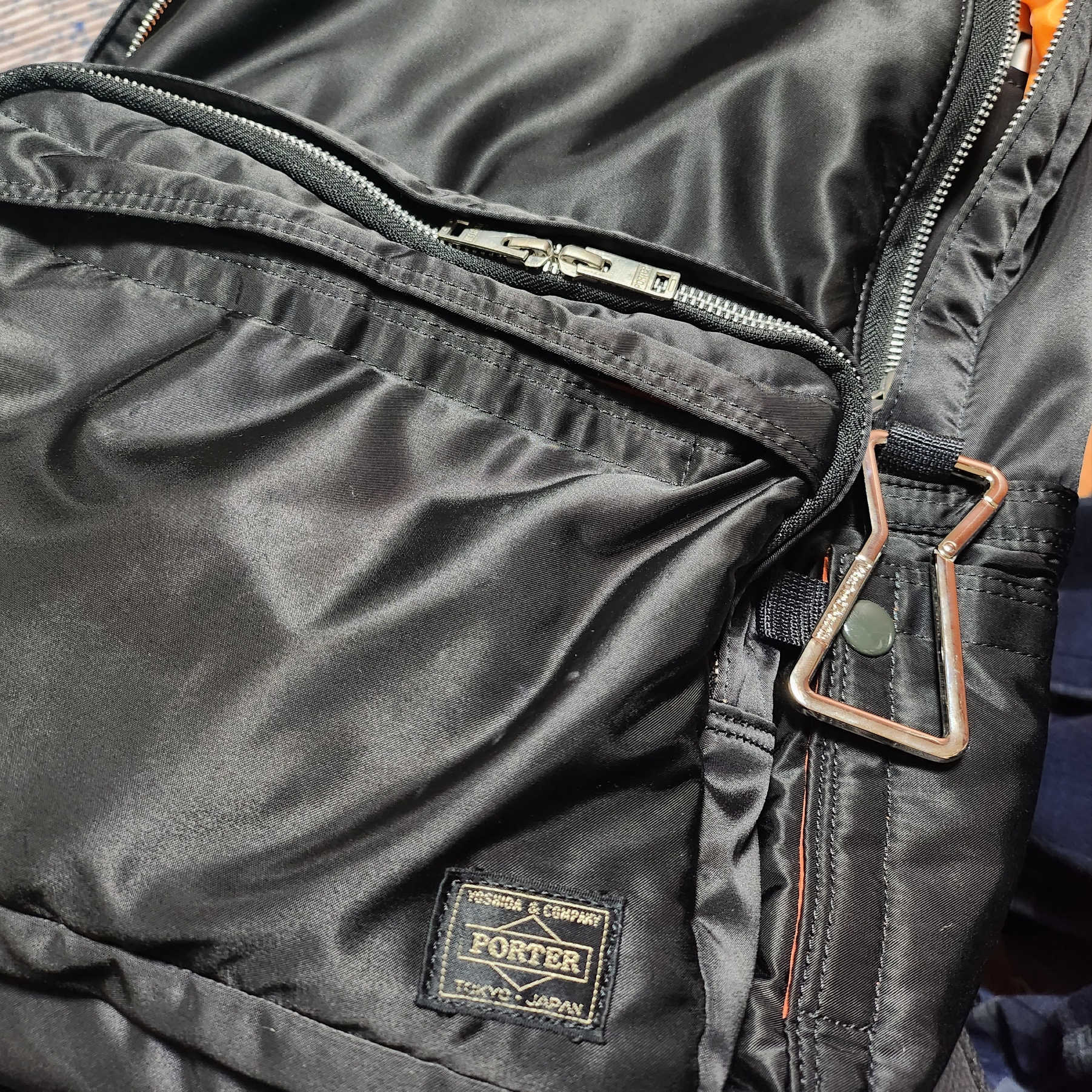 Verdy Wasted Youth Ribbon Carabiner Silver, Porter Tanker Backpack Black 착용 스타일 - 4