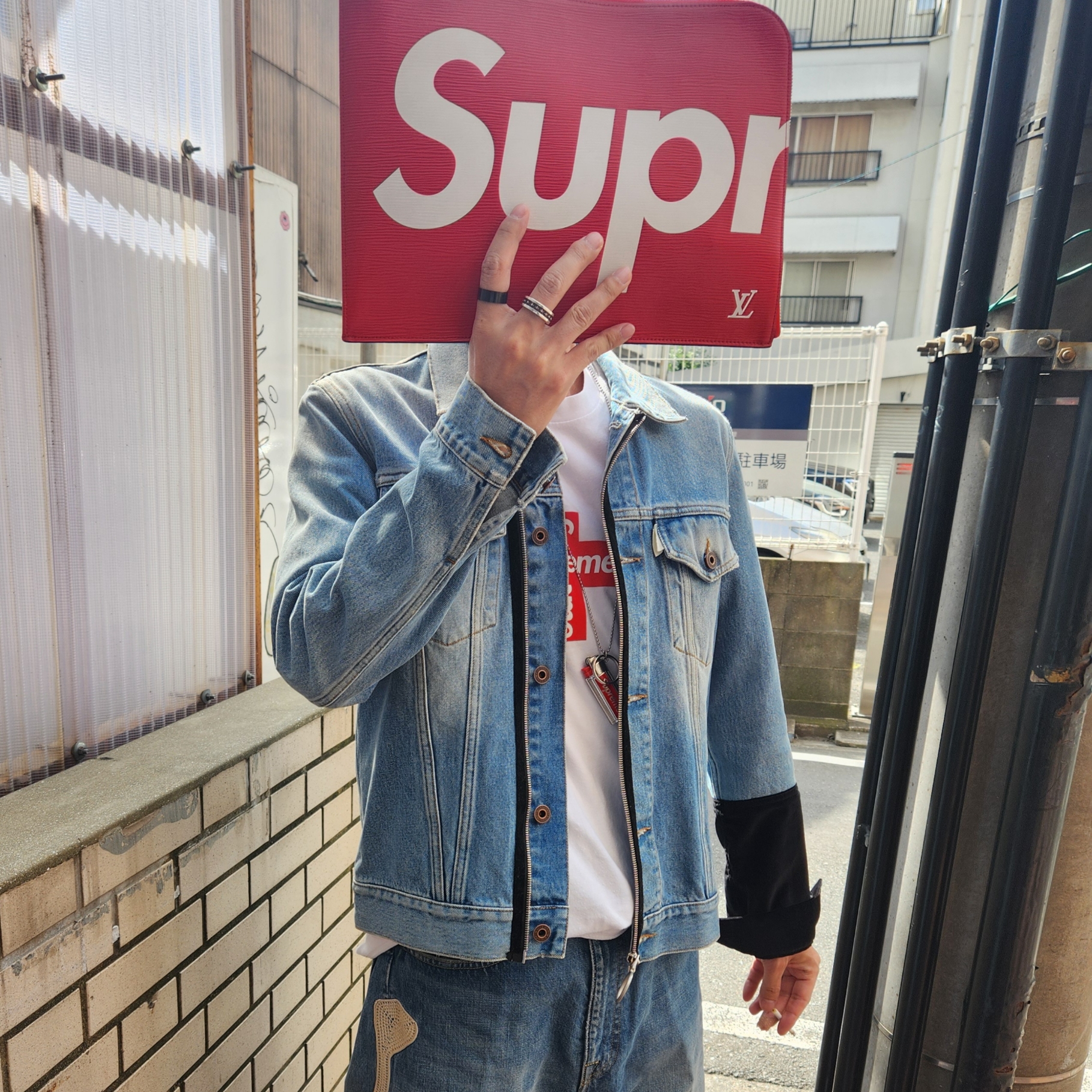 Supreme Cross Box Logo T-Shirt White - 20FW, Kapital 14 oz. Denim 5P Bone Embroidery Short Pants Indigo (Processing) 착용 스타일 - 1