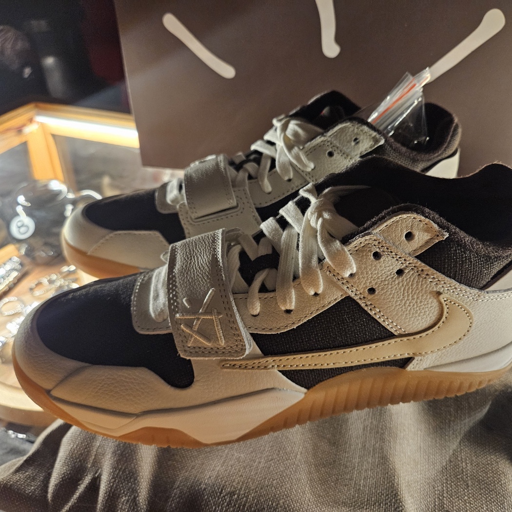 Jordan x Travis Scott Jumpman Jack TR Sail and Dark Mocha 착용 스타일 - 6