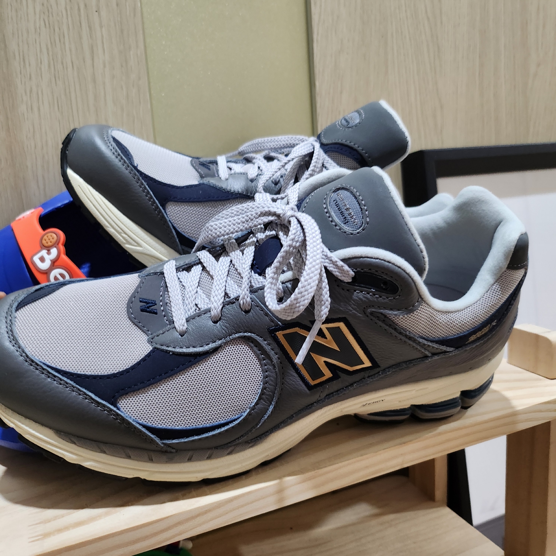 New Balance 2002R Castlerock Eclipse 착용 스타일 - 2