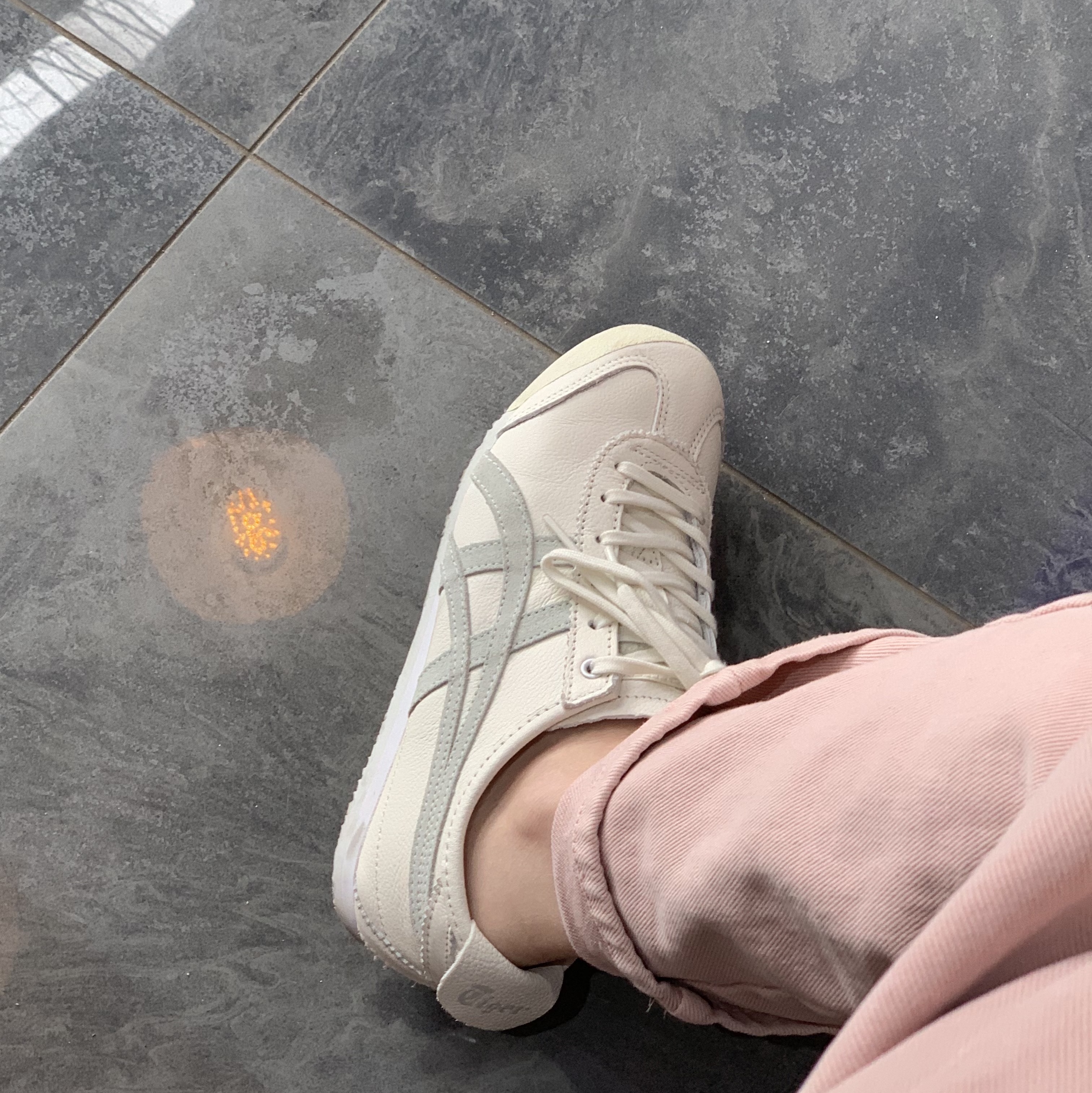 Onitsuka Tiger Mexico 66 White Light Sage 착용 스타일
