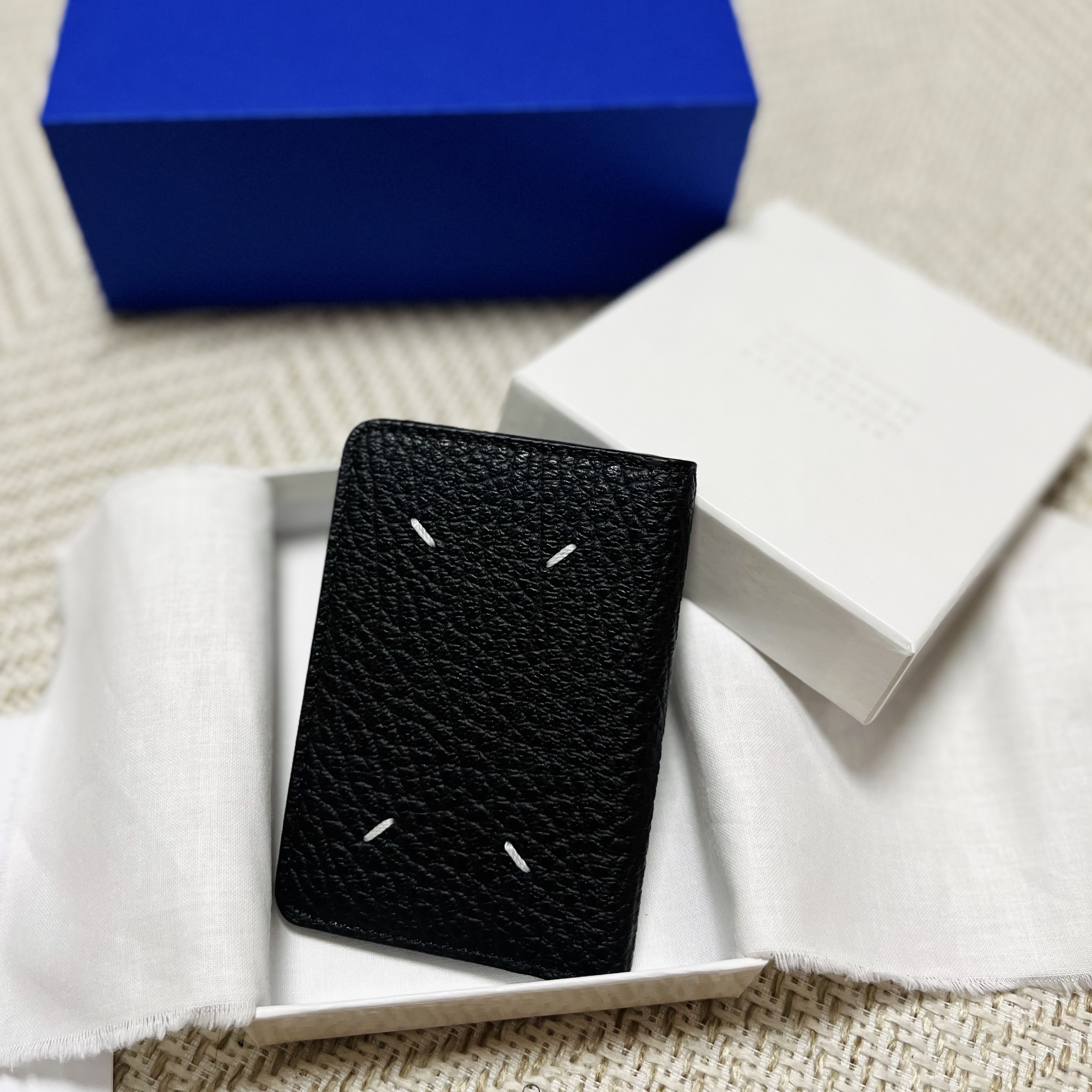 Maison Margiela Bovine Leather Card Holder Black 착용 스타일 - 2