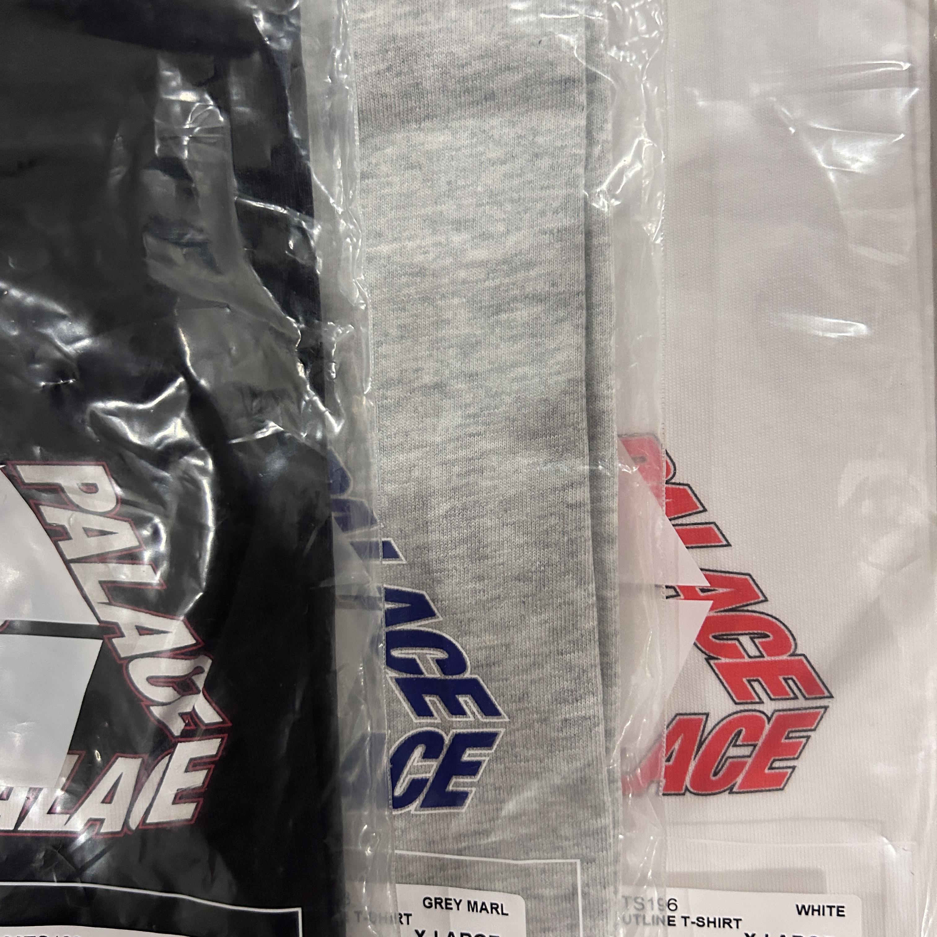 Palace P-3 Outline T-Shirt Black - 24SS, Palace P-3 Outline T-Shirt White - 24SS 착용 스타일