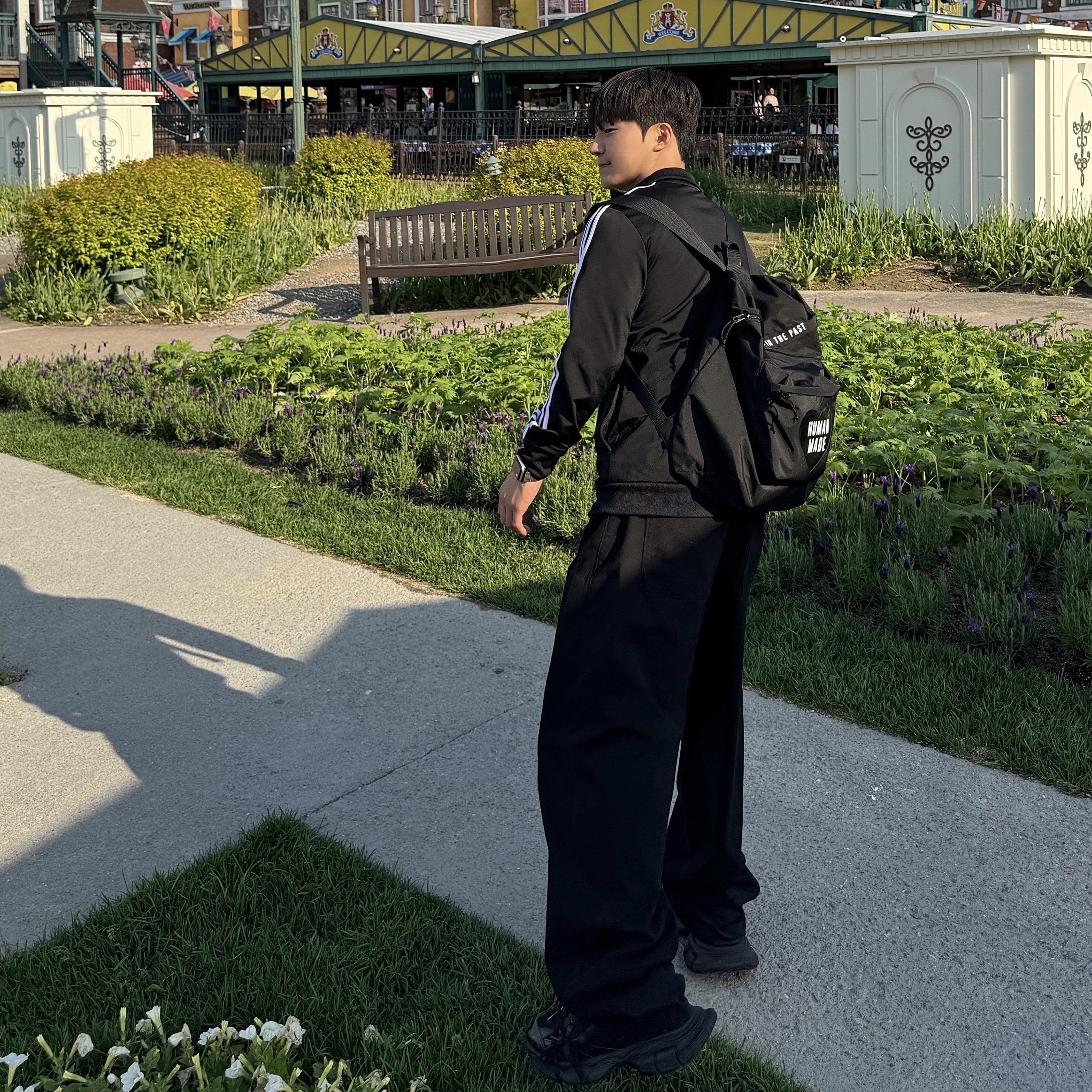 Human Made Backpack Black, Balenciaga 3XL Sneakers Black 착용 스타일 - 1