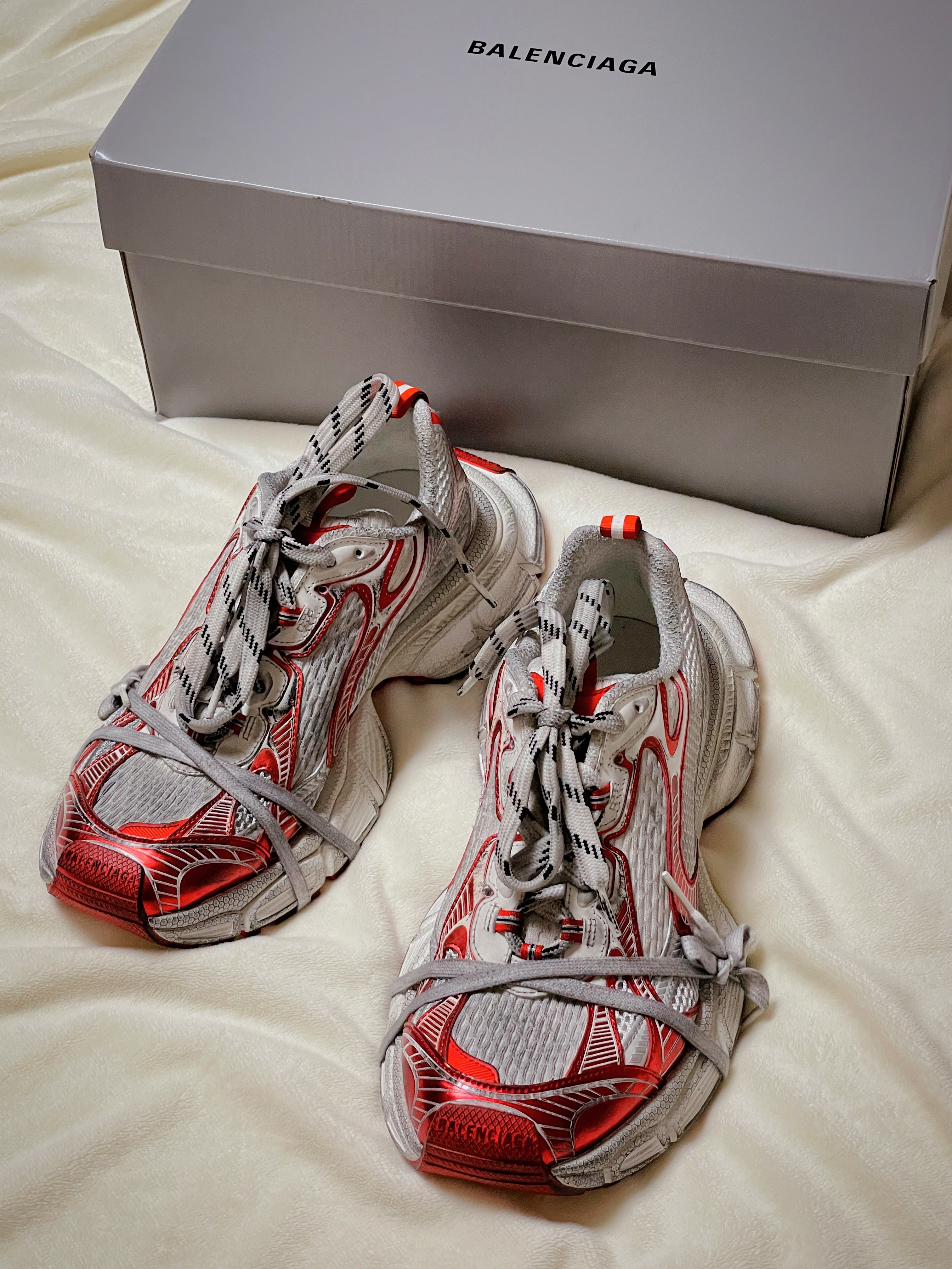 Balenciaga 3XL Sneakers White Red 착용 스타일 - 1