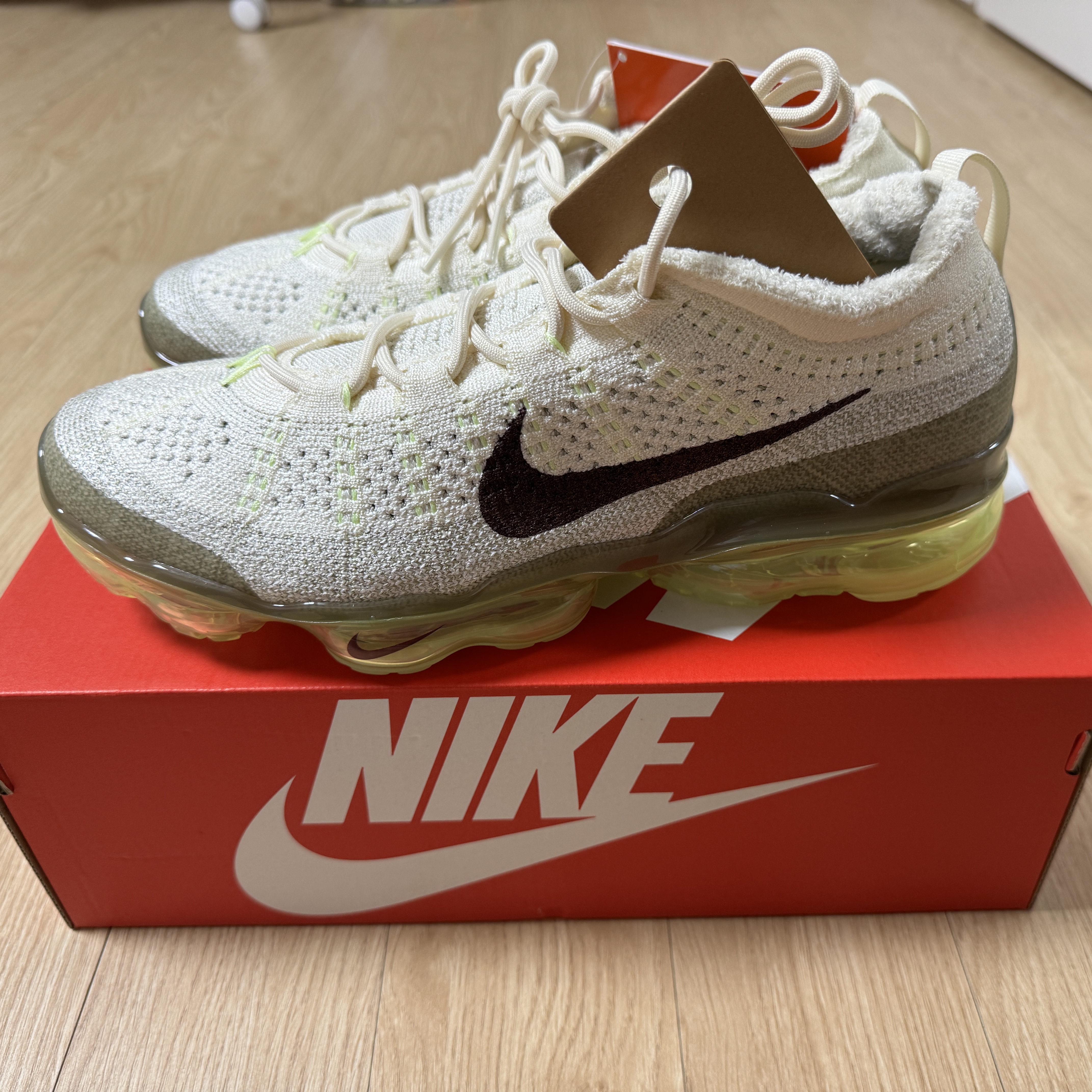Nike Air Vapormax 2023 Flyknit Coconut Milk Neutral Olive 착용 스타일 - 3