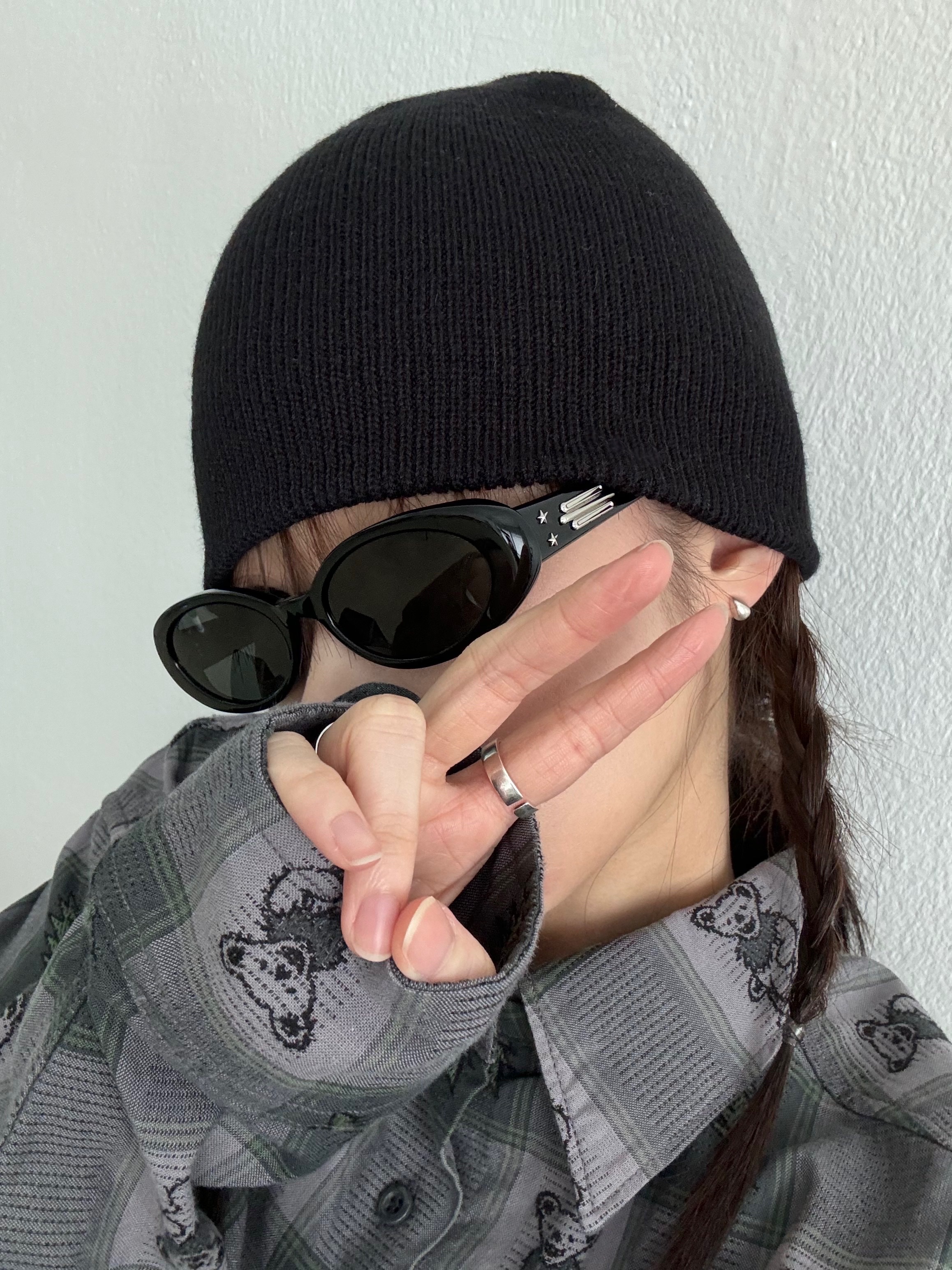 Gentle Monster x Jennie Jentle Salon Hush 01 Black Gray, Thisisneverthat x Grateful Dead Lightning Jacquard Shirt Purple 착용 스타일 - 4