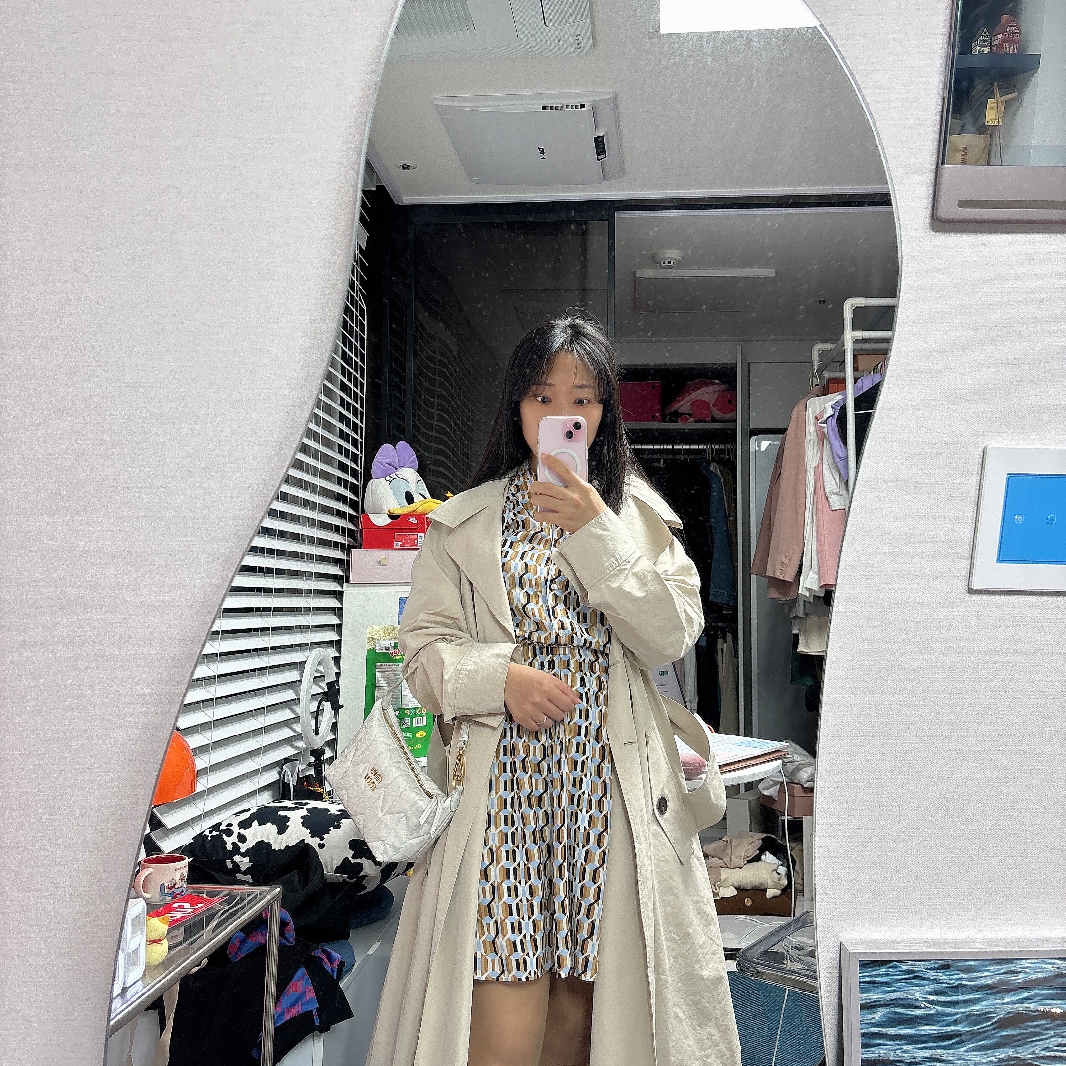 Miu Miu Spirit Matelasse Patent Leather Mini Bag White 착용 스타일