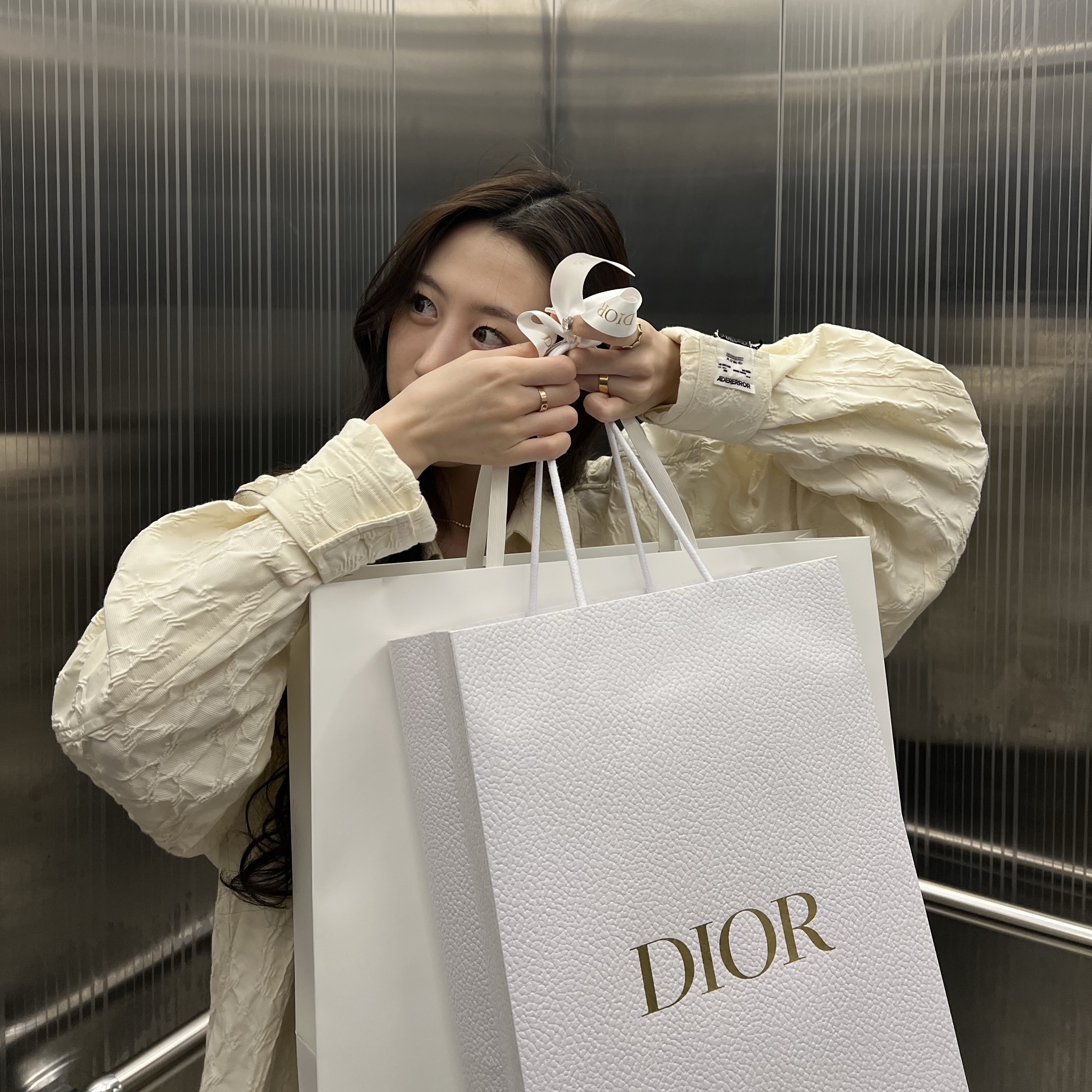 (W) Dior Walk'N'Dior Sneakers Oblique Navy 착용 스타일 - 1